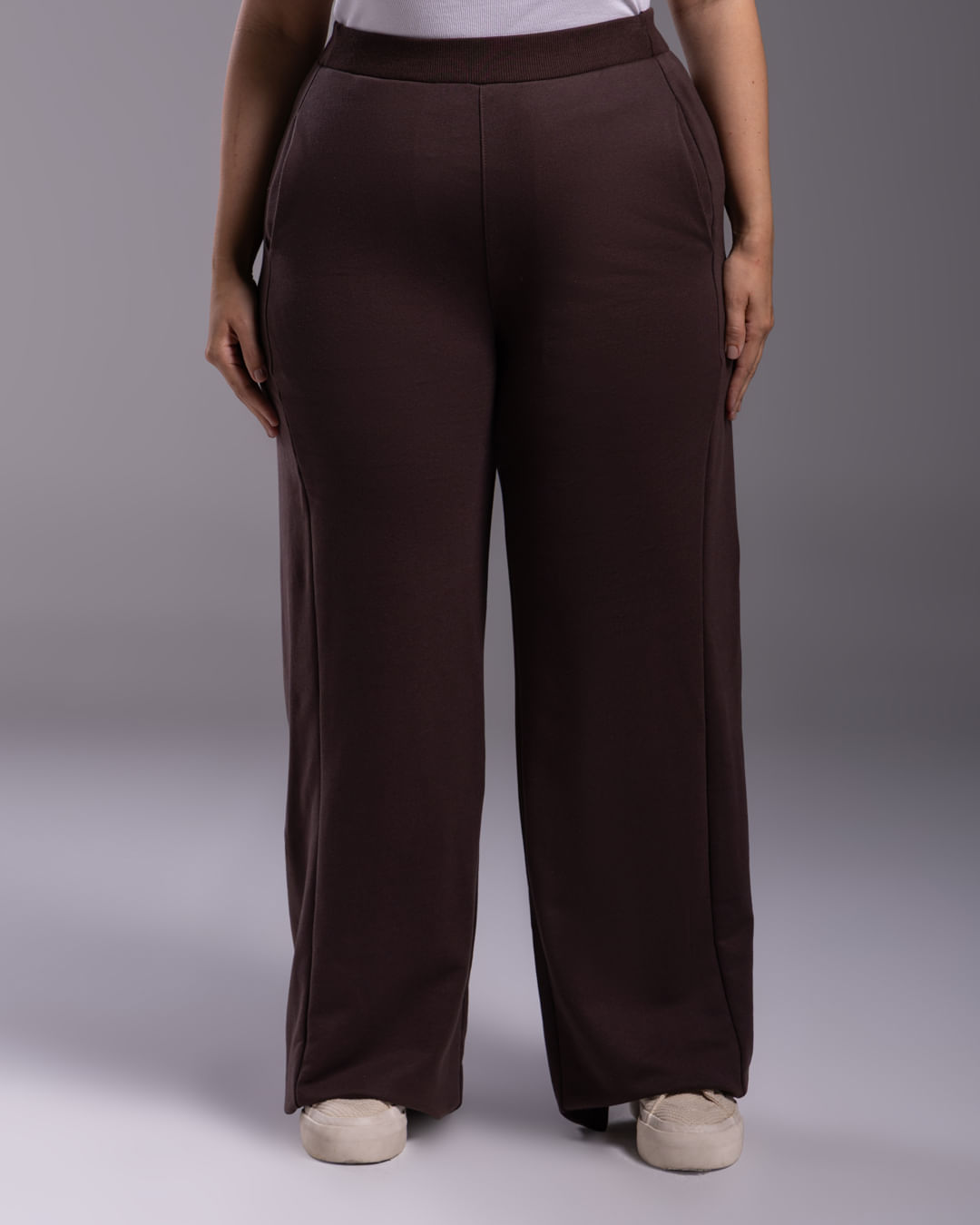 Calça Feminina Plus Size Reta Moletom Tecnológico No Liquid - BASICAMENTE