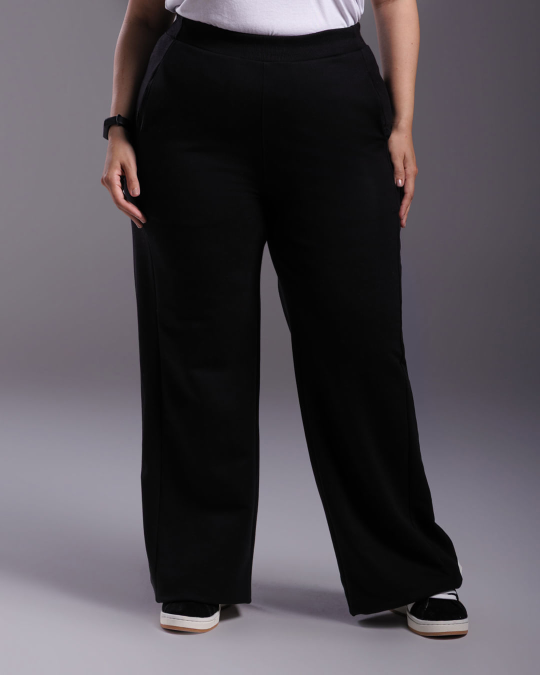 Calça Feminina Plus Size Reta Moletom Tecnológico No Liquid - BASICAMENTE