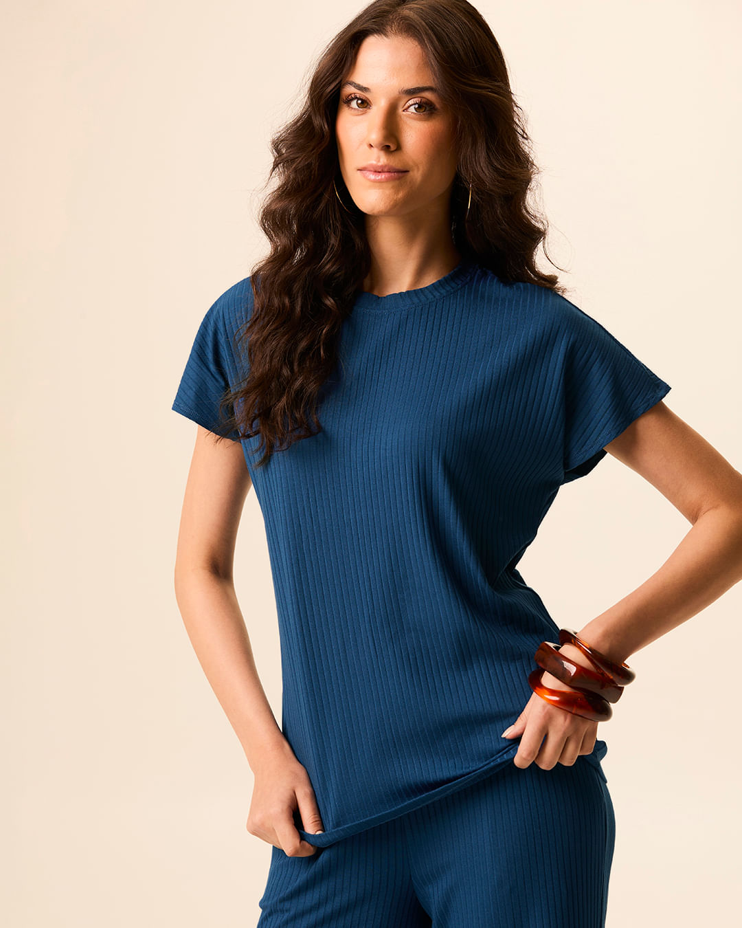 Blusa Básica Feminina Regular Gola Redonda Em Malha Viscose Canelada - Azul - P