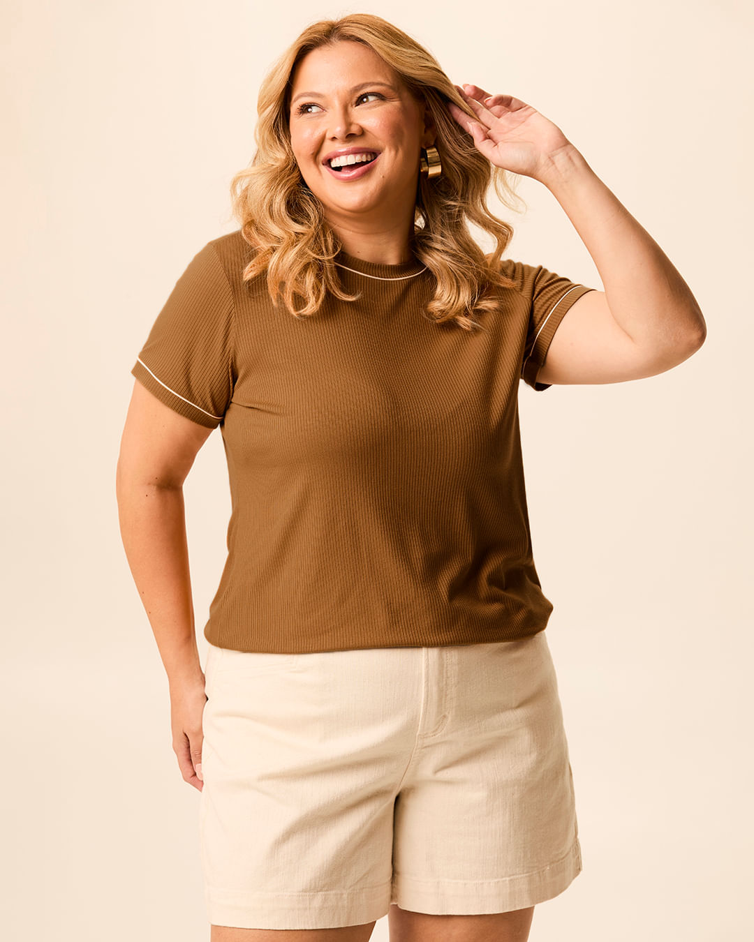 Blusa Básica Feminina Plus Size Slim Detalhe Costura Em Viscose Canelada - Marrom - G3