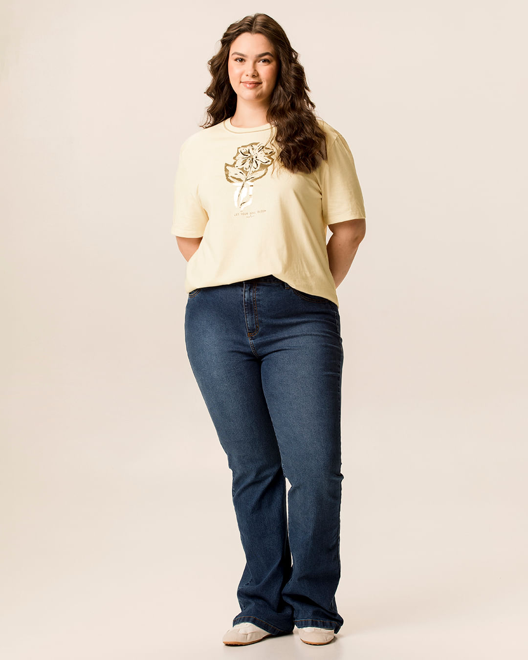 Camiseta Feminina Plus Size Ampla Estampa Detalhe Metalizado Em Algodão - Off White - G4
