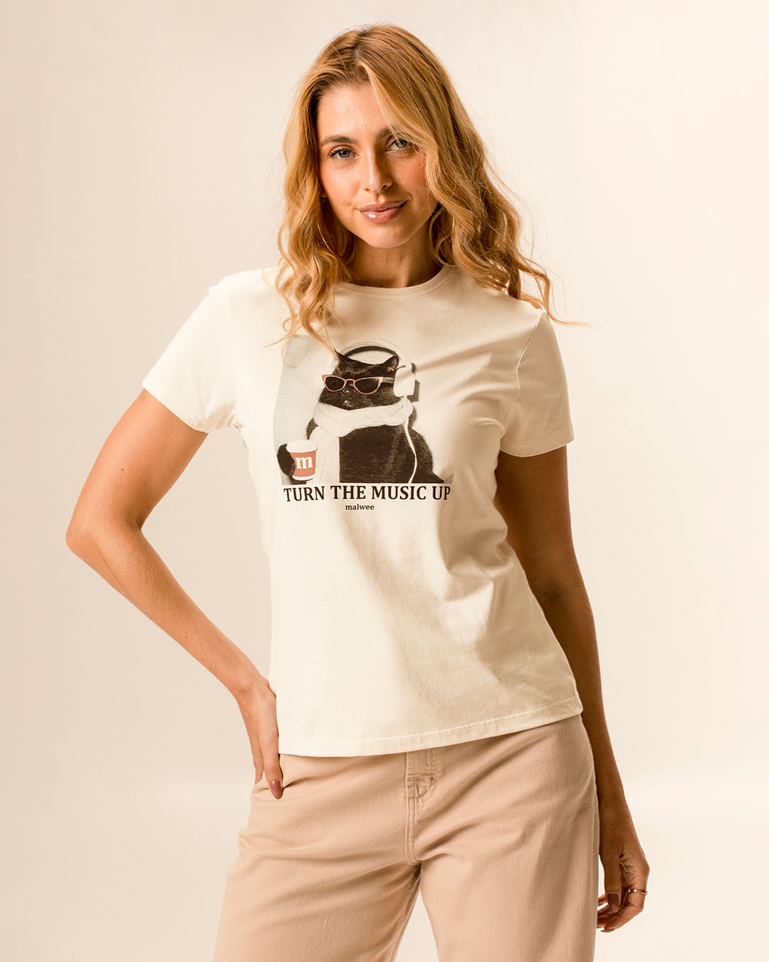 Camiseta Feminina Slim Estampa Frontal Colecionável 100% Algodão - Off White - G