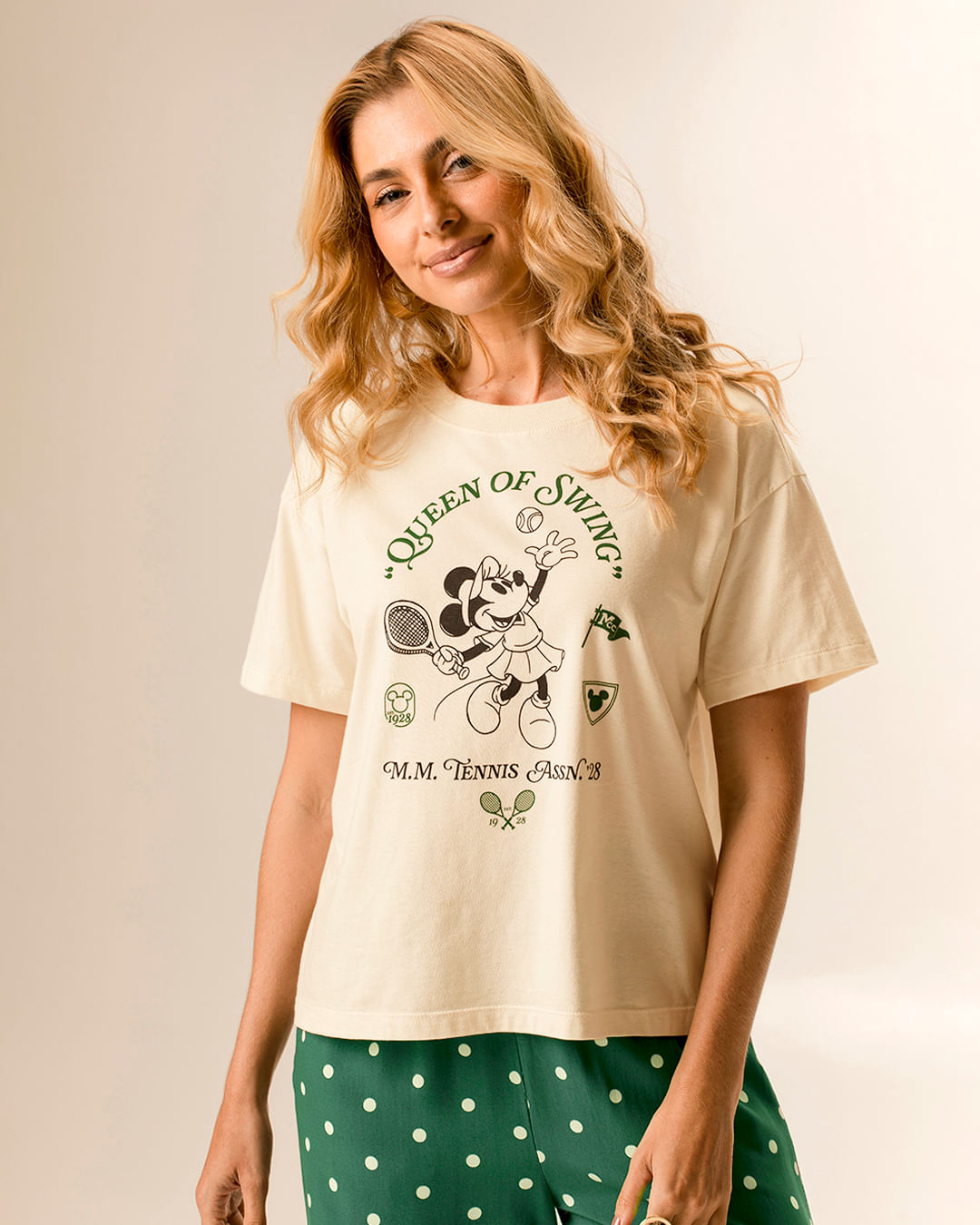 Camiseta Reta Feminina Queen Of Swing Minnie Mouse Em Algodão - Off White - PP