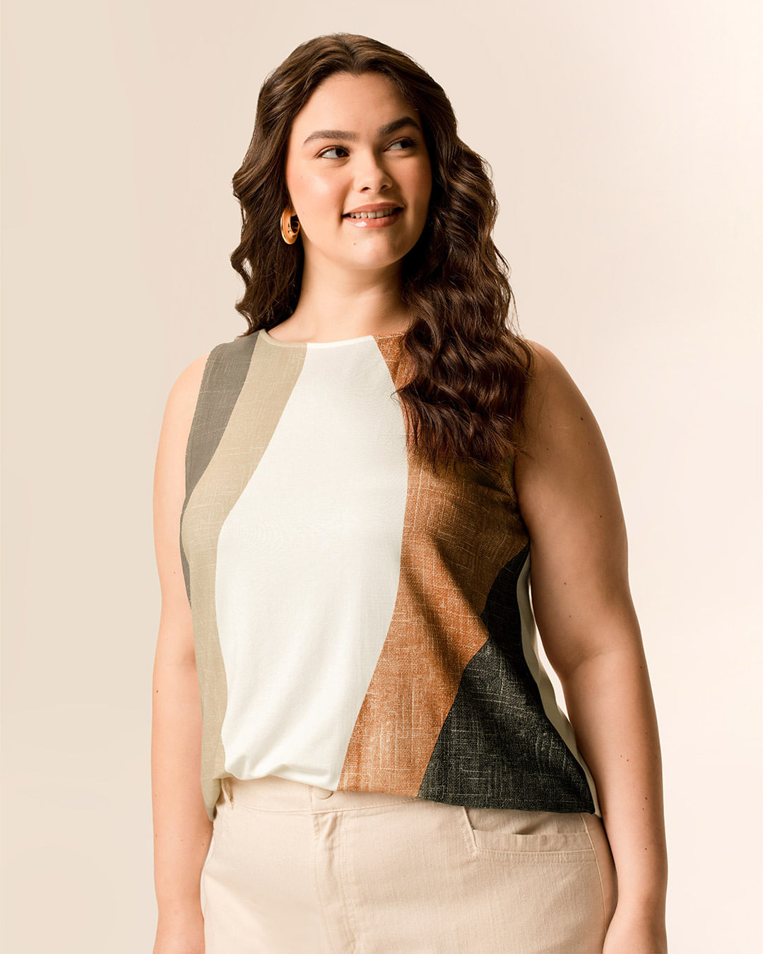 Regata Feminina Plus Size Evasê Estampa Abstrata Em Viscose Stretch