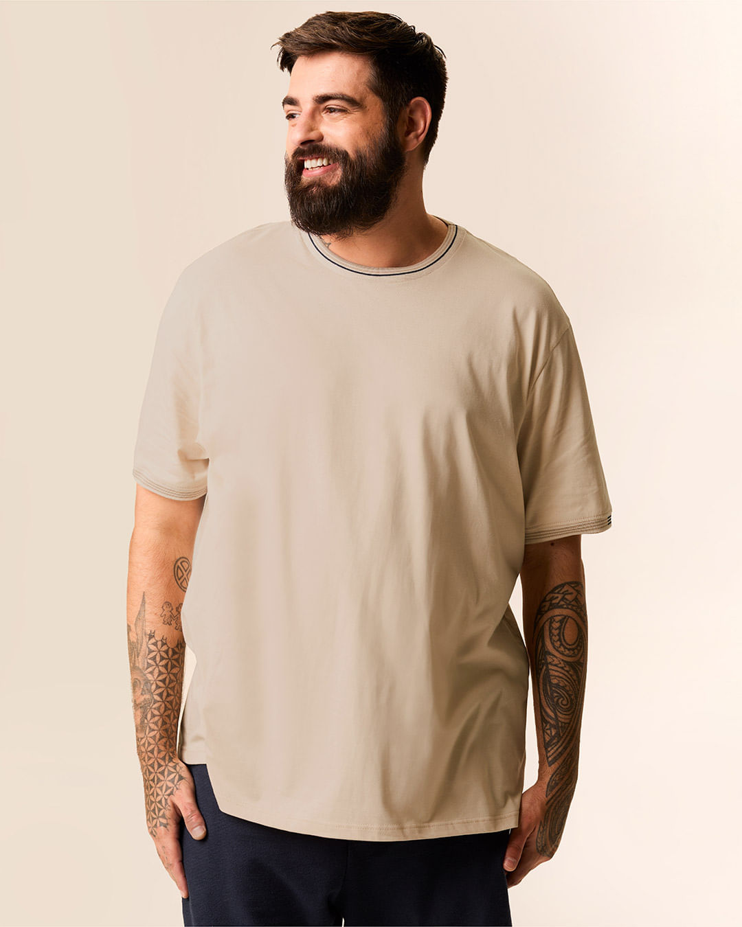 Camiseta Masculina Plus Size Gola E Manga Detalhe Retilínea Em Algodão