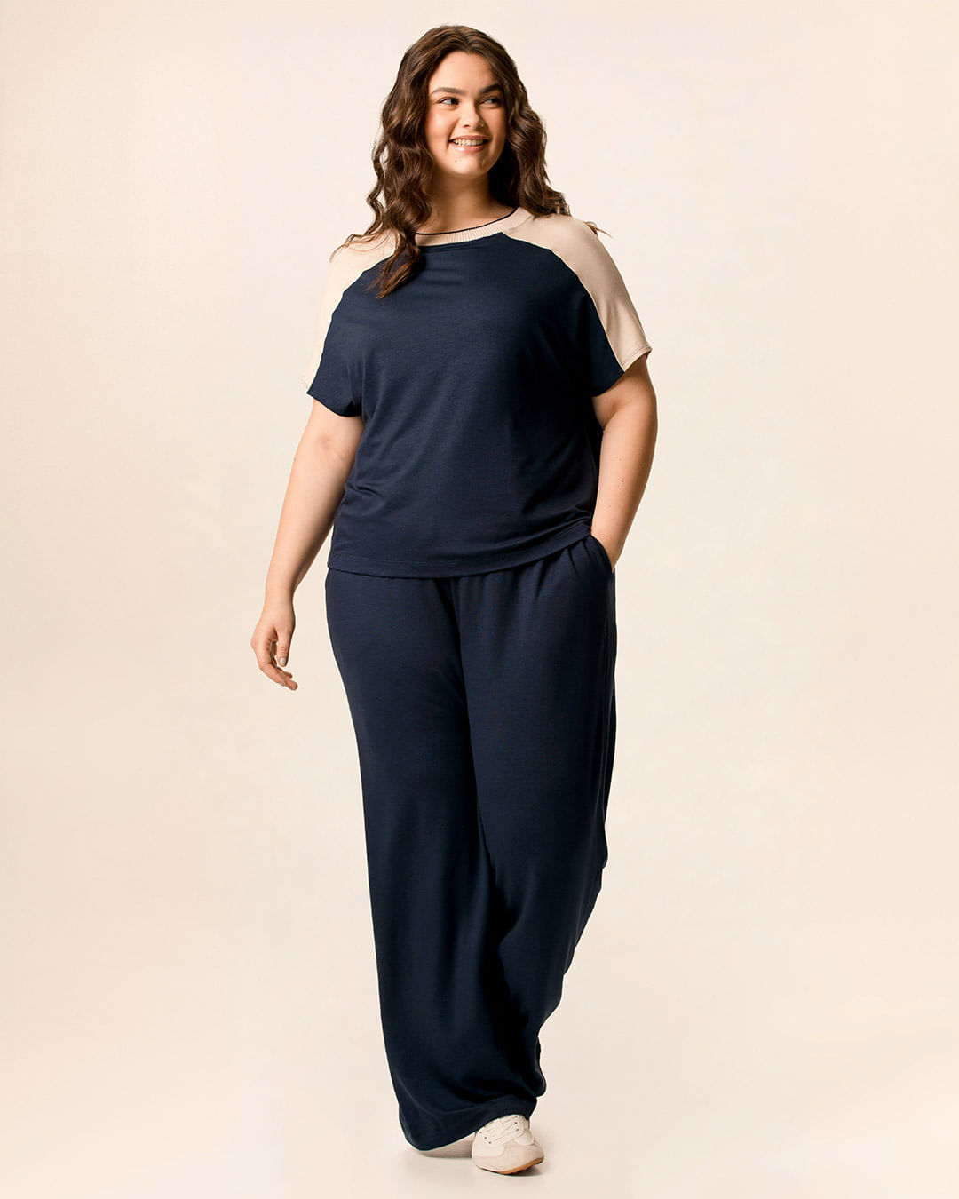 Calça Wide Leg Feminina Plus Size Bolso Faca Em Moletinho De Viscose