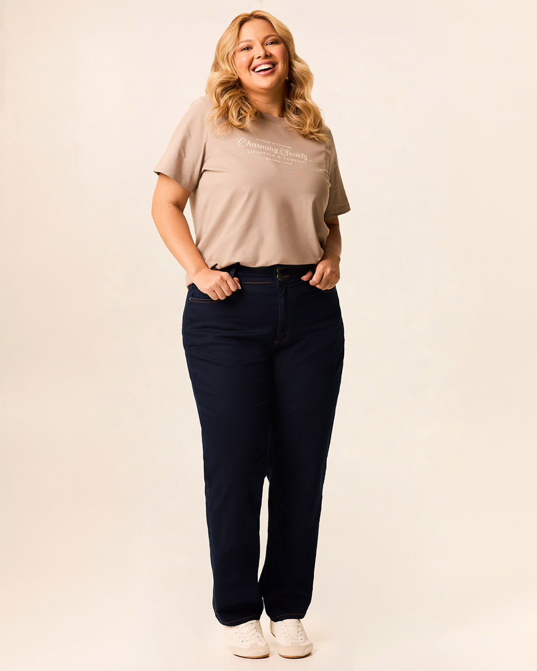 Calça Feminina Plus Size Reta Cintura Alta Em Jeans Stretch