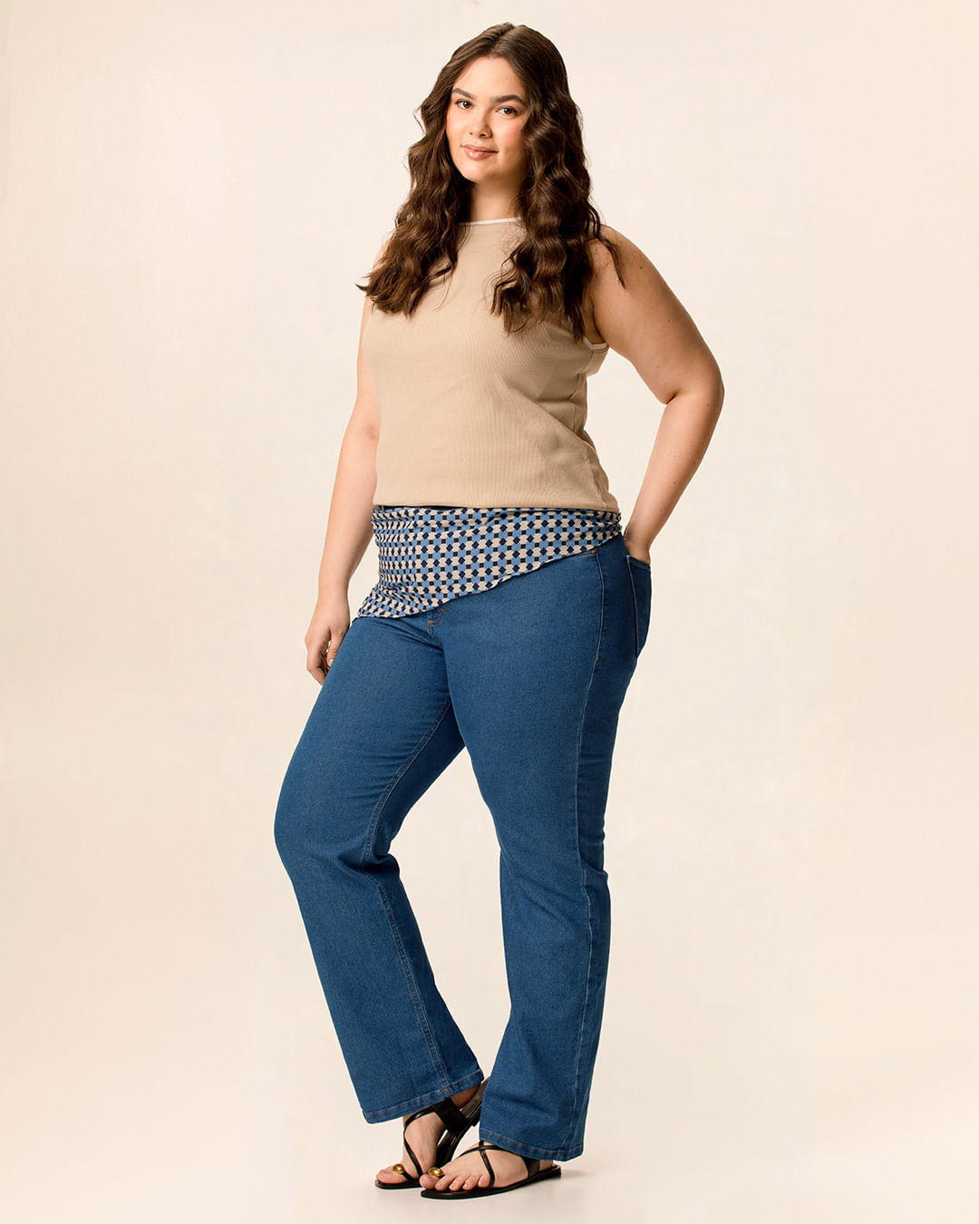 Calça Feminina Plus Size Reta Acompanha Lenço Em Jeans Stretch