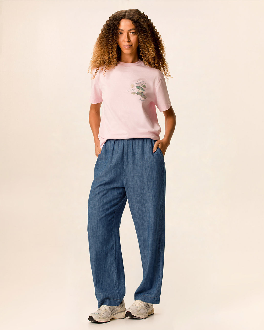 Calça Reta Feminina Cintura Média Elástica E Bolso Faca Em Jeans Leve