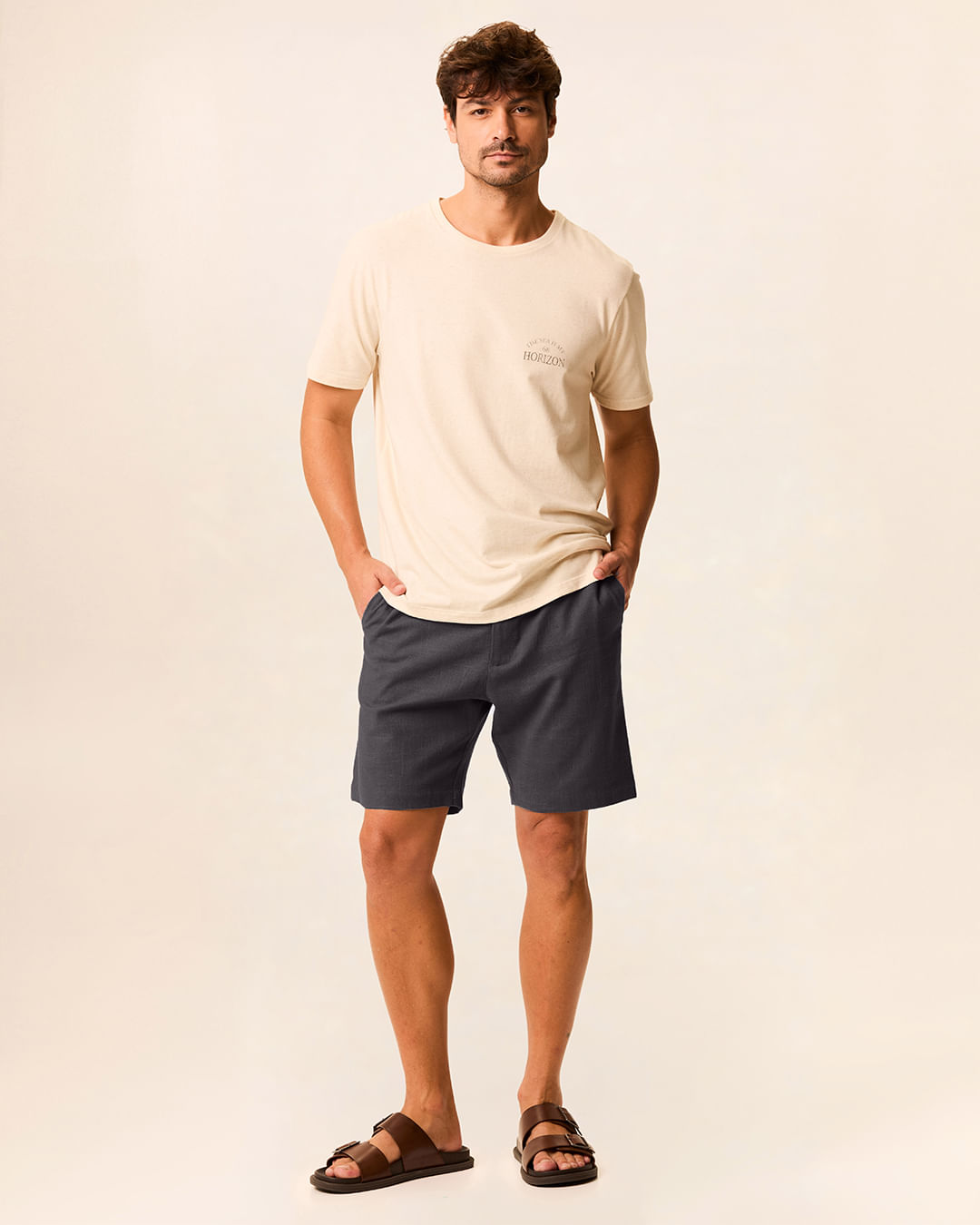Bermuda Masculina Cadarço E Bolso Funcional Em Linho