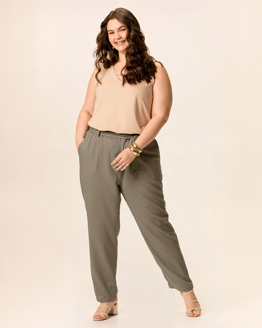 Calça Feminina Plus Size Clochard Com Cinto Em Viscolinho - Marrom - G4