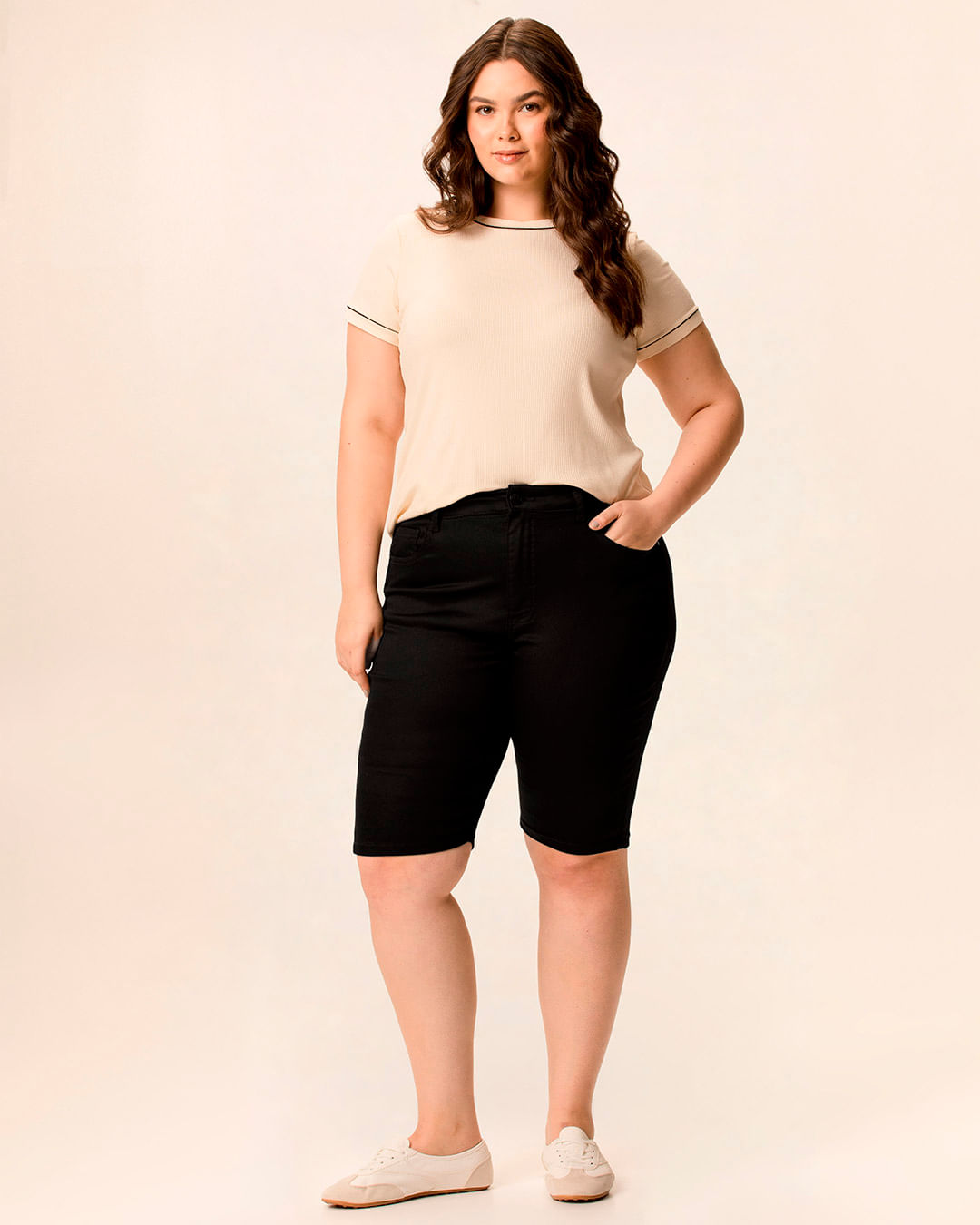 Bermuda Feminina Plus Size Ciclista Cintura Média Em Sarja Super Stretch