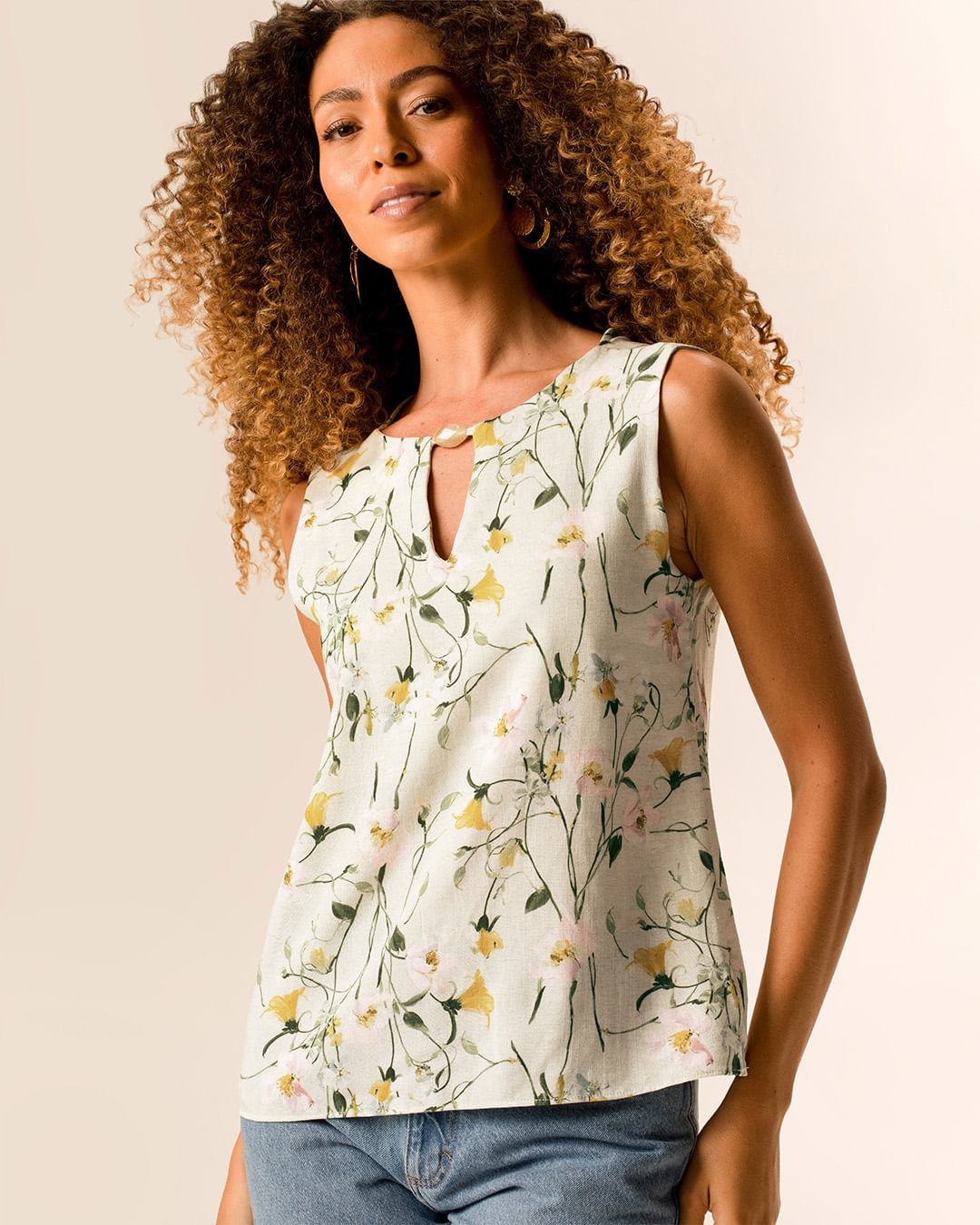 Blusa Feminina Estampada Decote Vazado Sem Manga Em Viscolinho Texturizado