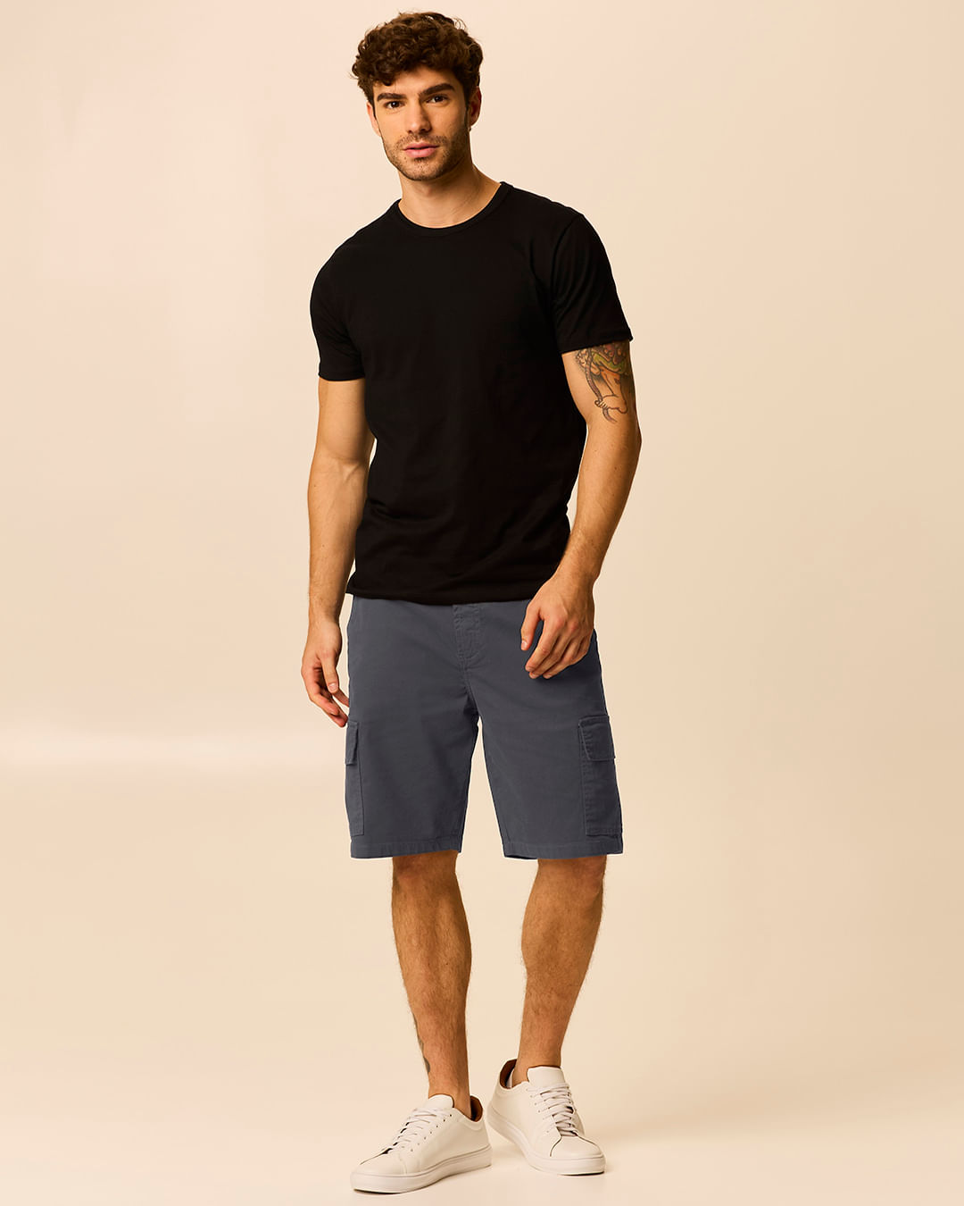 Bermuda Cargo Masculina Etiqueta Decorativa Em Sarja Com Elastano Cinza - 36