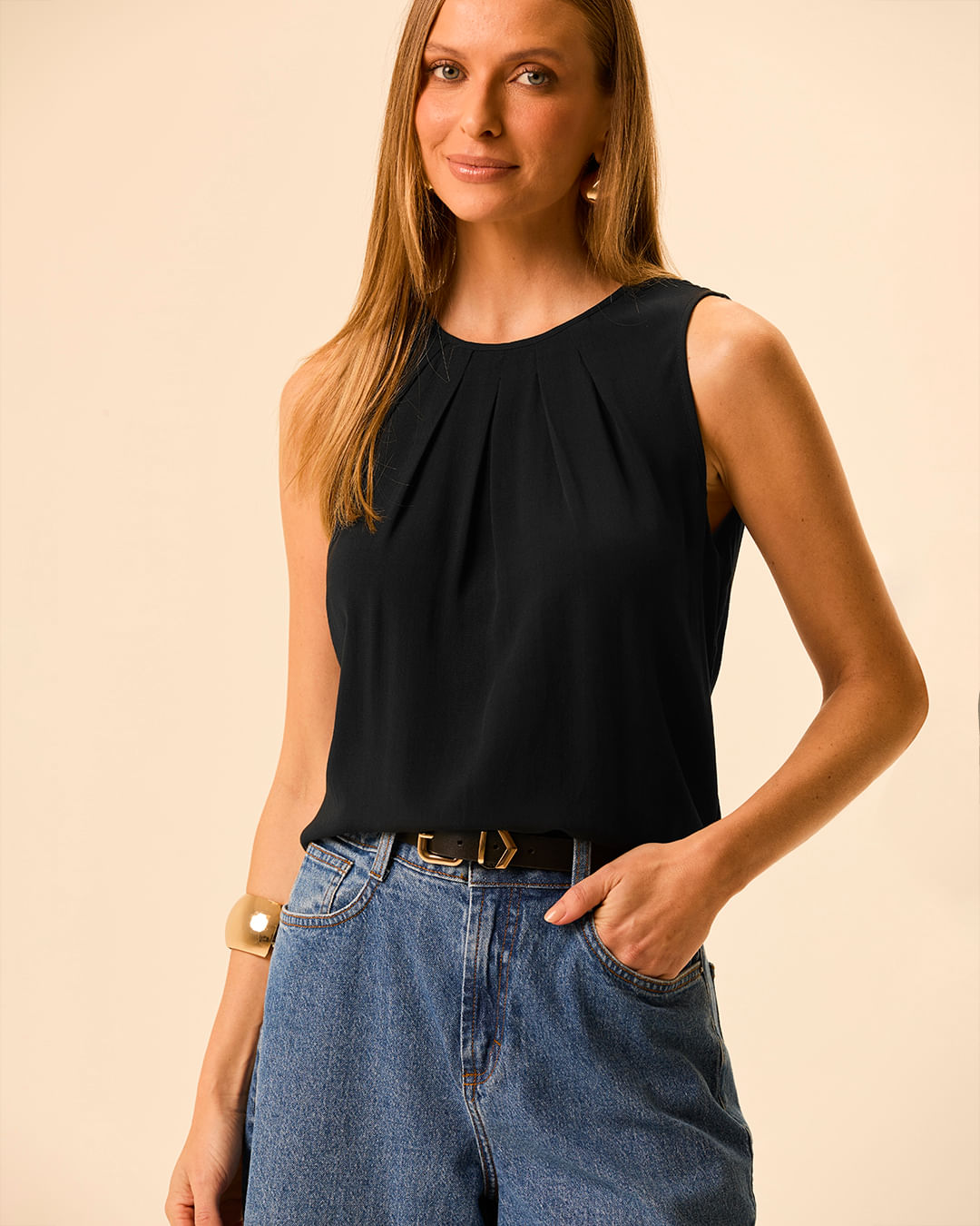 Regata Ampla Feminina Pregas Frontais Em Viscose Sarjada - Preto - P