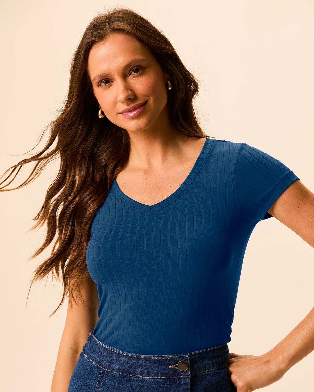 Blusa Básica Feminina Justa Decote V Em Malha Viscose Canelada - Azul - P