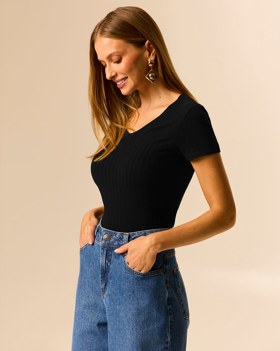 Blusa Básica Feminina Justa Decote V Em Malha Viscose Canelada - Preto - PP