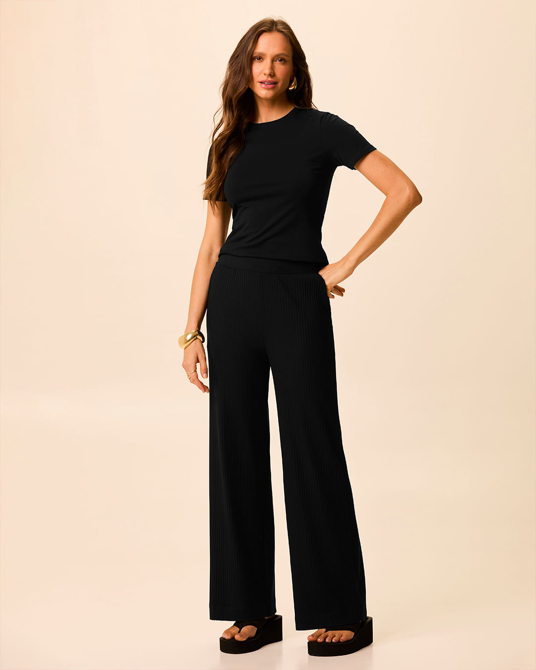 Calça Básica Feminina Wide Leg Bolso Faca Em Malha Viscose Canelada - Preto - P