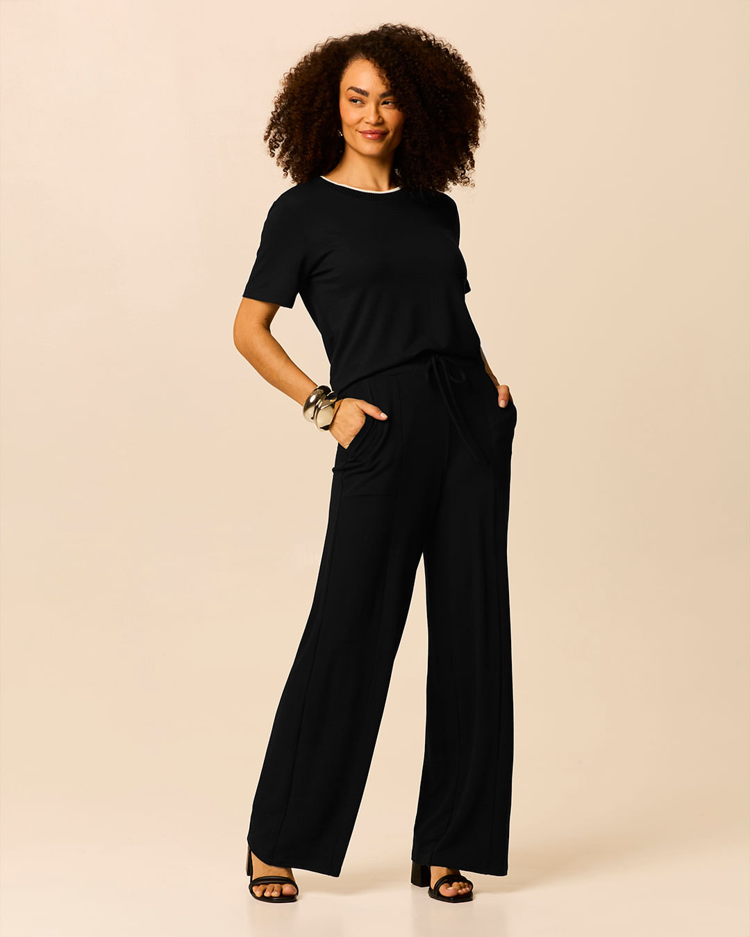Calça Wide Leg Feminina Bolso Faca Cadarço Frontal Em Moletinho De Viscose