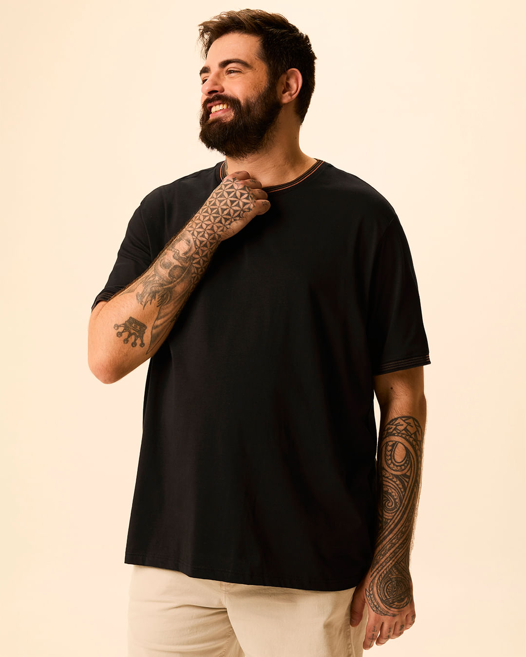 Camiseta Masculina Plus Size Gola E Manga Detalhe Retilínea Em Algodão
