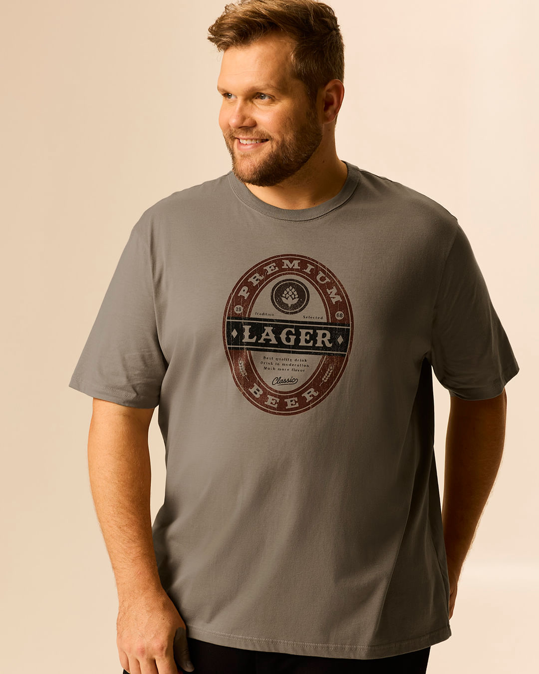 Camiseta Masculina Plus Size Regular Manga Curta Estampa Localizada Em Algodão - Marrom - G3