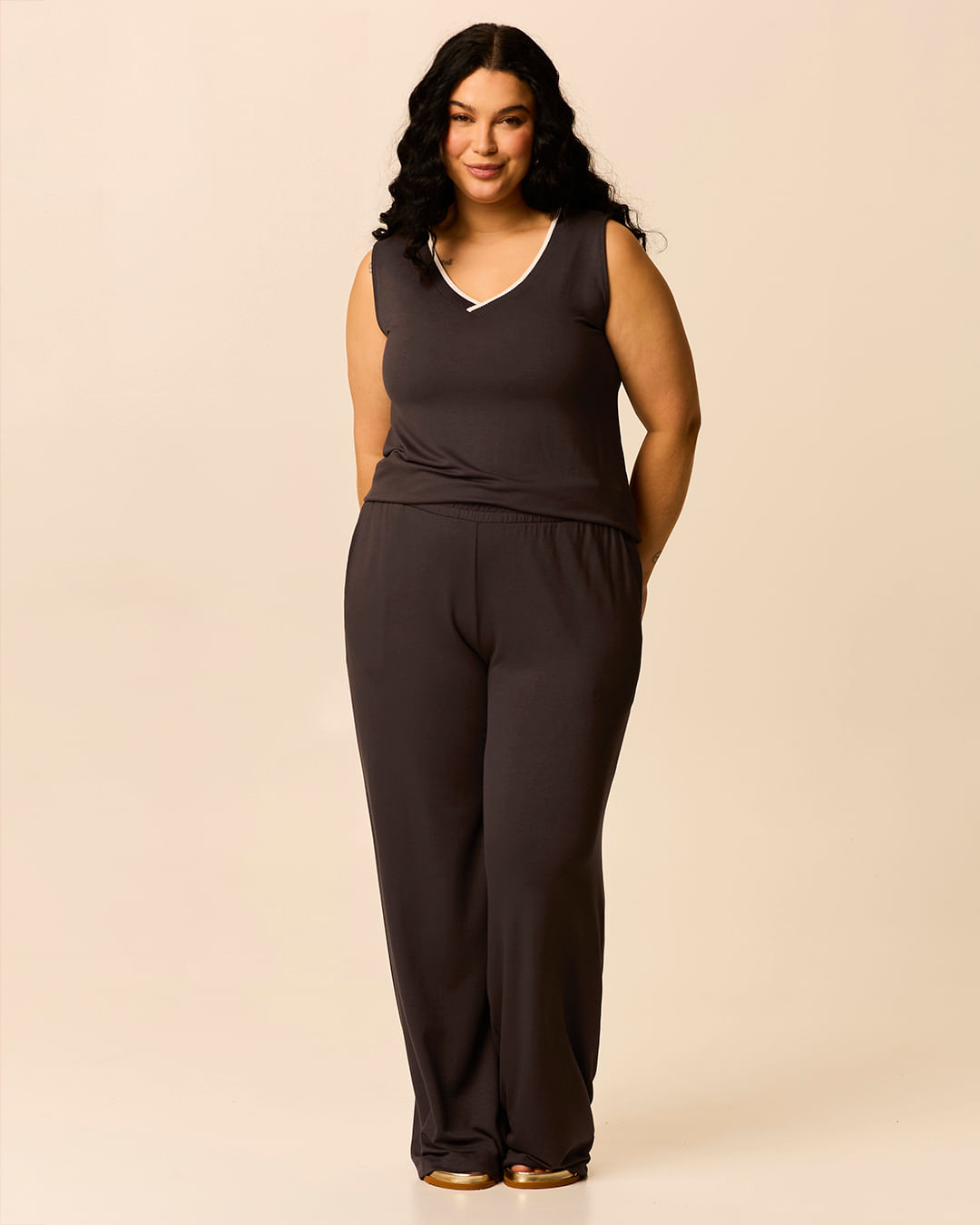 Calça Wide Leg Feminina Plus Size Bolso Faca Em Moletinho De Viscose