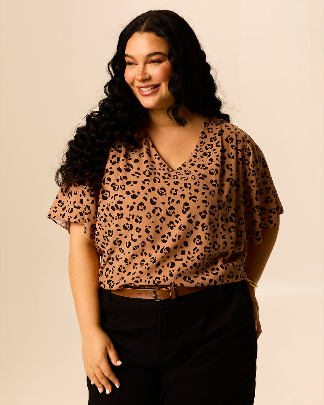 Blusa Feminina Plus Size Estampa Animal Print Decote V Manga 3/4 Em Viscose