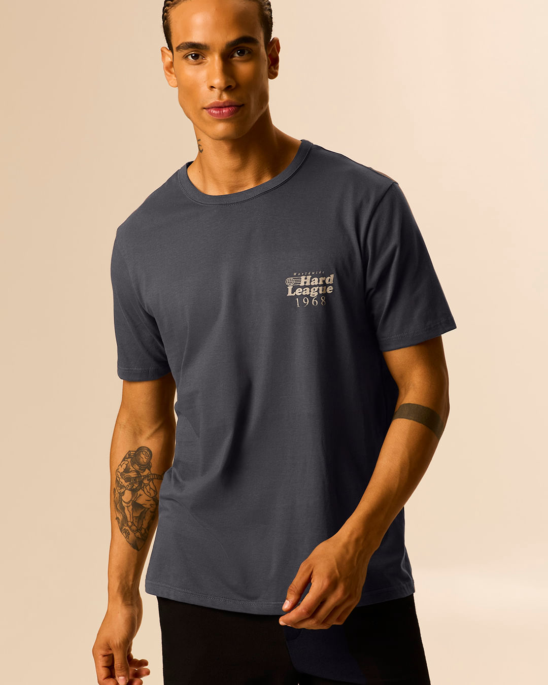 Camiseta Masculina Estampa No Peitoral Em Algodão - Cinza - GG