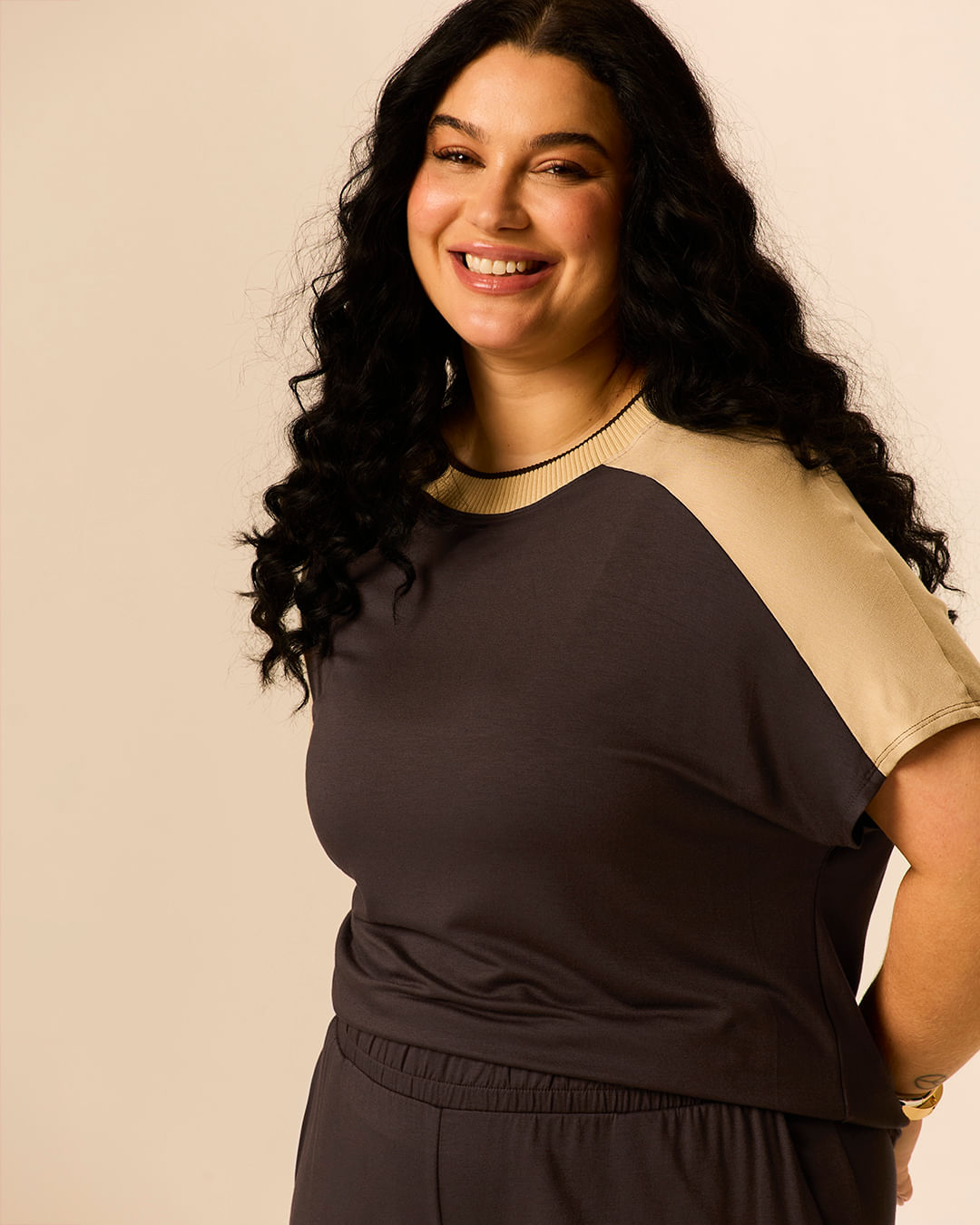 Blusa Ampla Feminina Plus Size Recorte Contraste Em Moletinho De Viscose - Marrom - G2