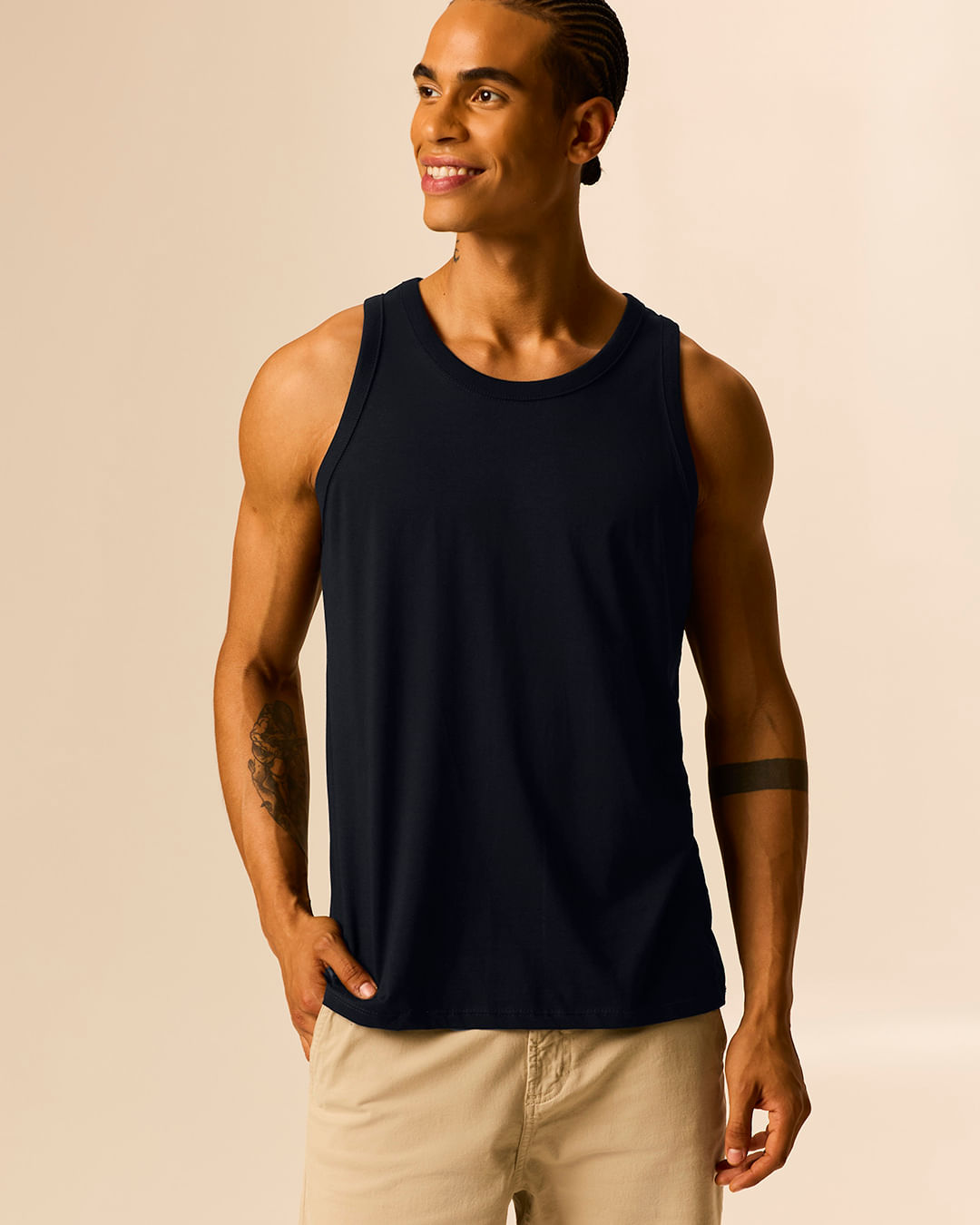 Regata Básica Masculina Alça Estreita Etiqueta Estampada Em Algodão - Preto - P