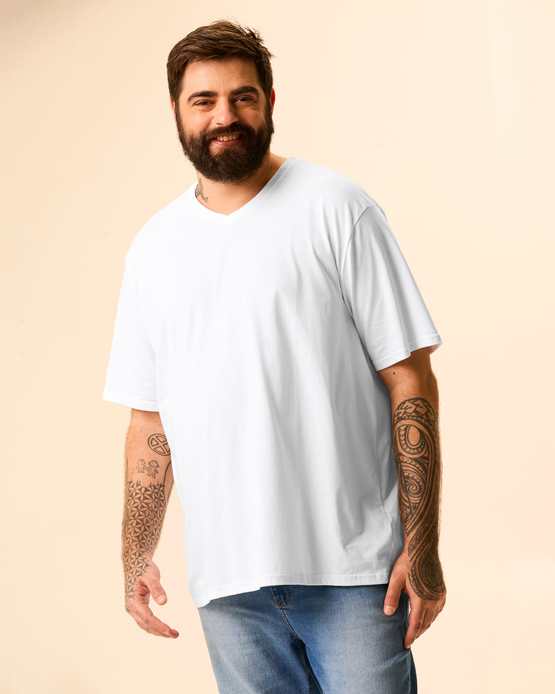 Camiseta Básica Masculina Plus Size Decote V Manga Curta Em Algodão