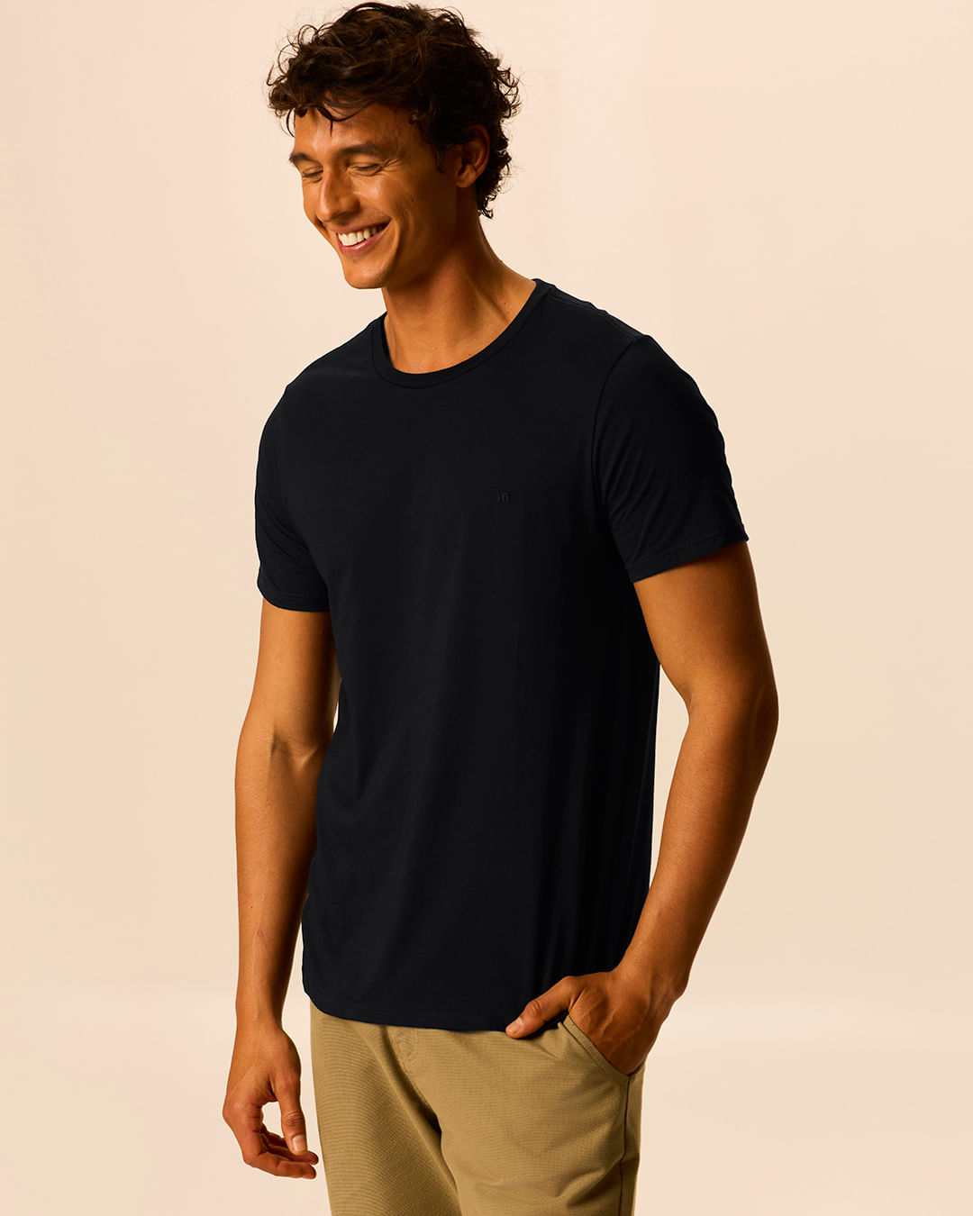 Camiseta Ícone Masculina Slim Bordado Frontal Em Algodão