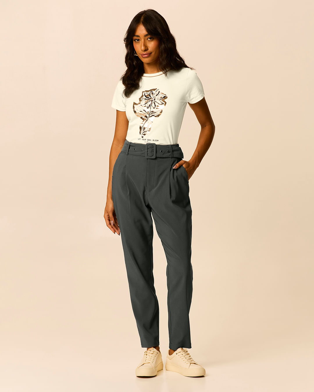 Calça Feminina Carrot Bolso Funcional E Cinto Alfaiataria Com Elastano - Cinza - GG
