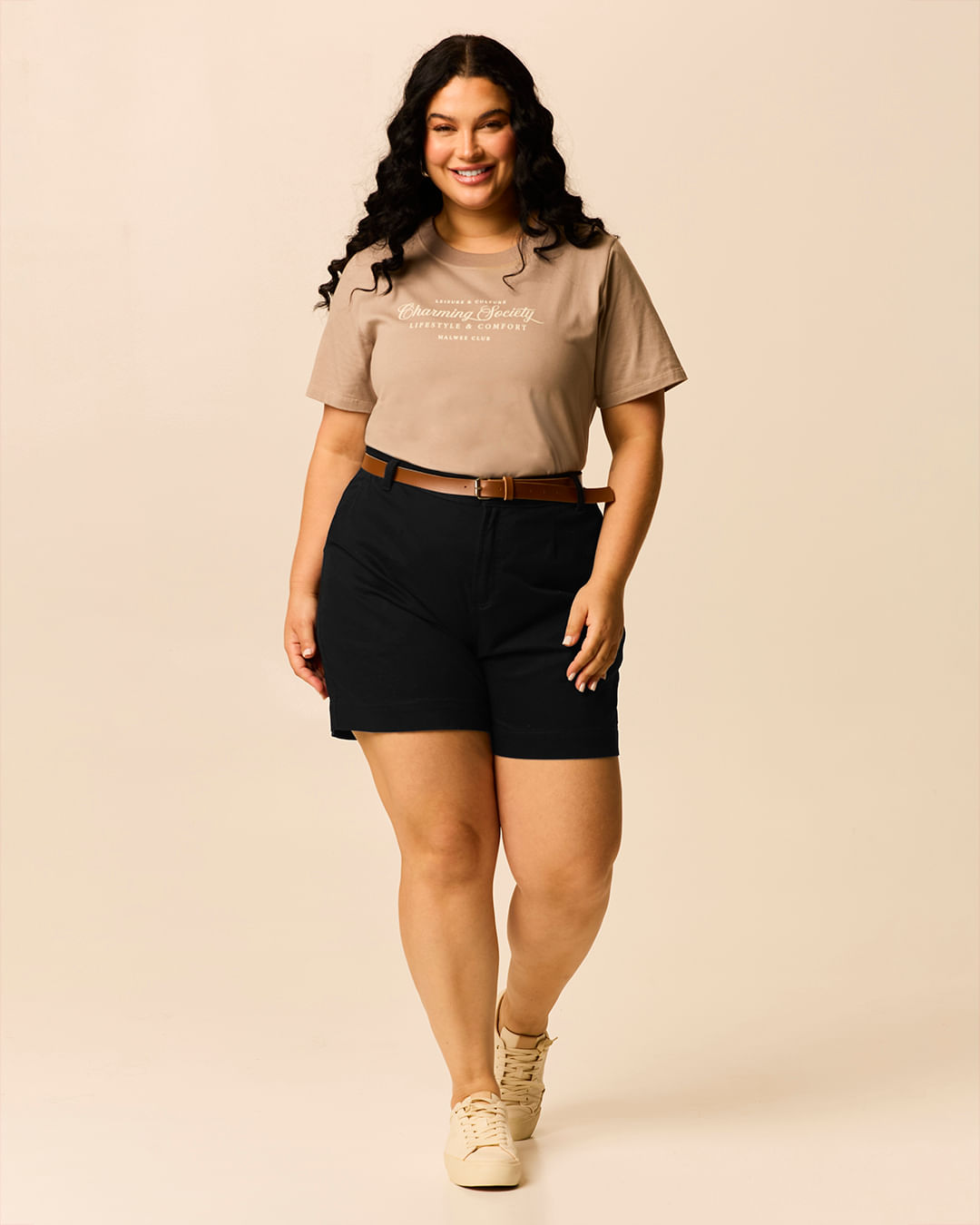 Bermuda Feminina Plus Size Alfaiataria Acompanha Cinto Em Sarja Com Elastano
