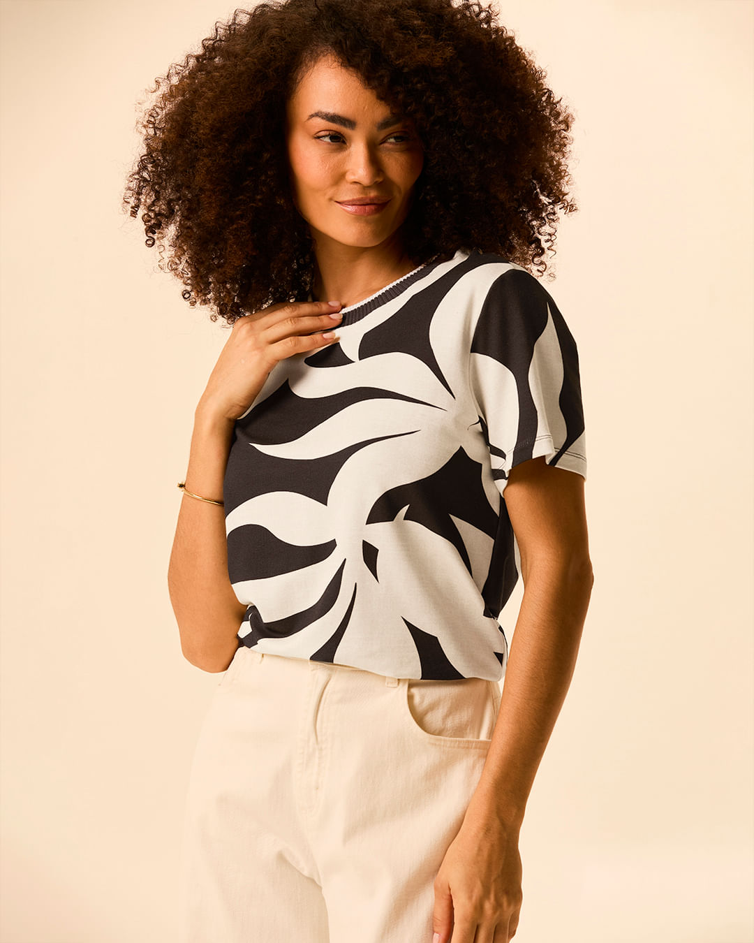 Blusa Feminina Estampada Decote Retilínea Em Moletinho De Viscose