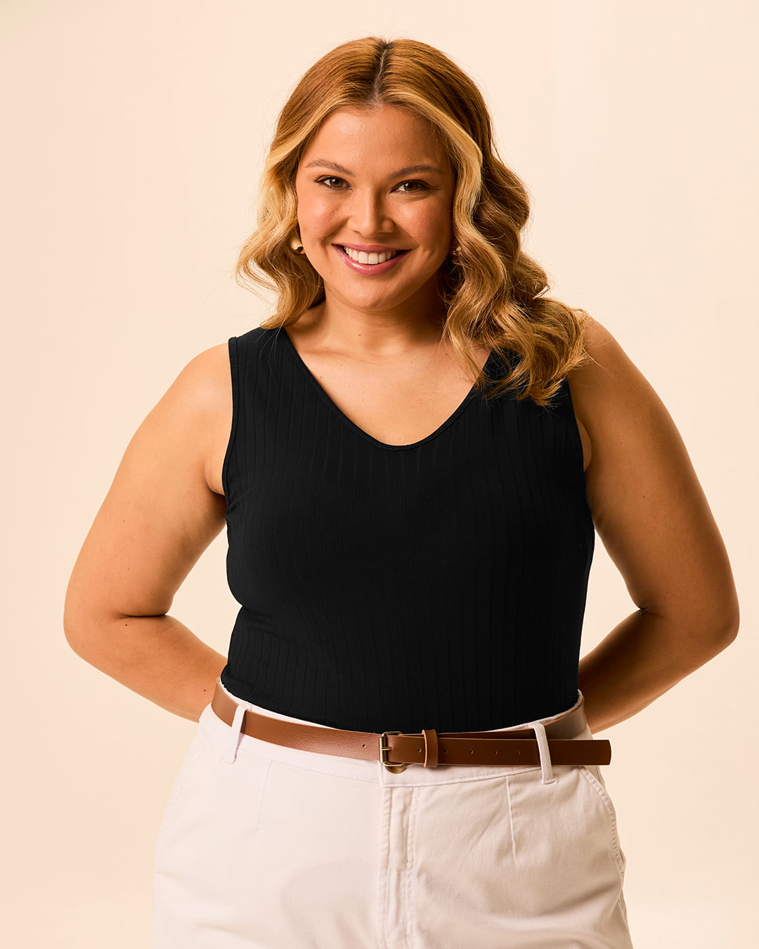 Regata Básica Feminina Plus Size Decote V Em Canelado De Viscose - Preto - G1