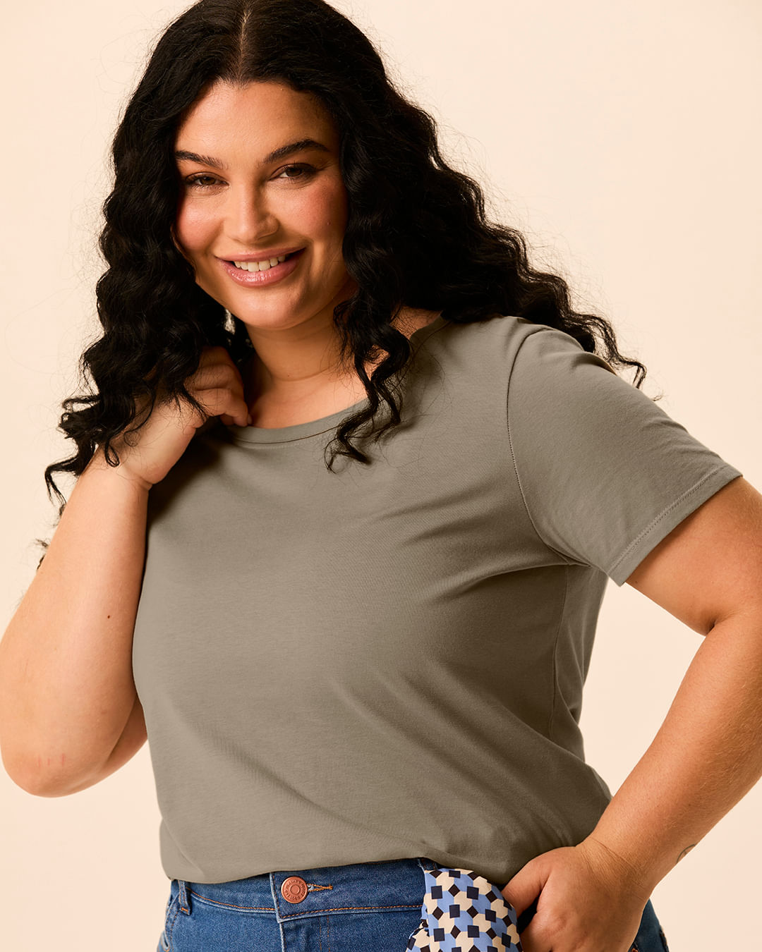 Blusa Básica Feminina Plus Size Decote Redondo Em Algodão