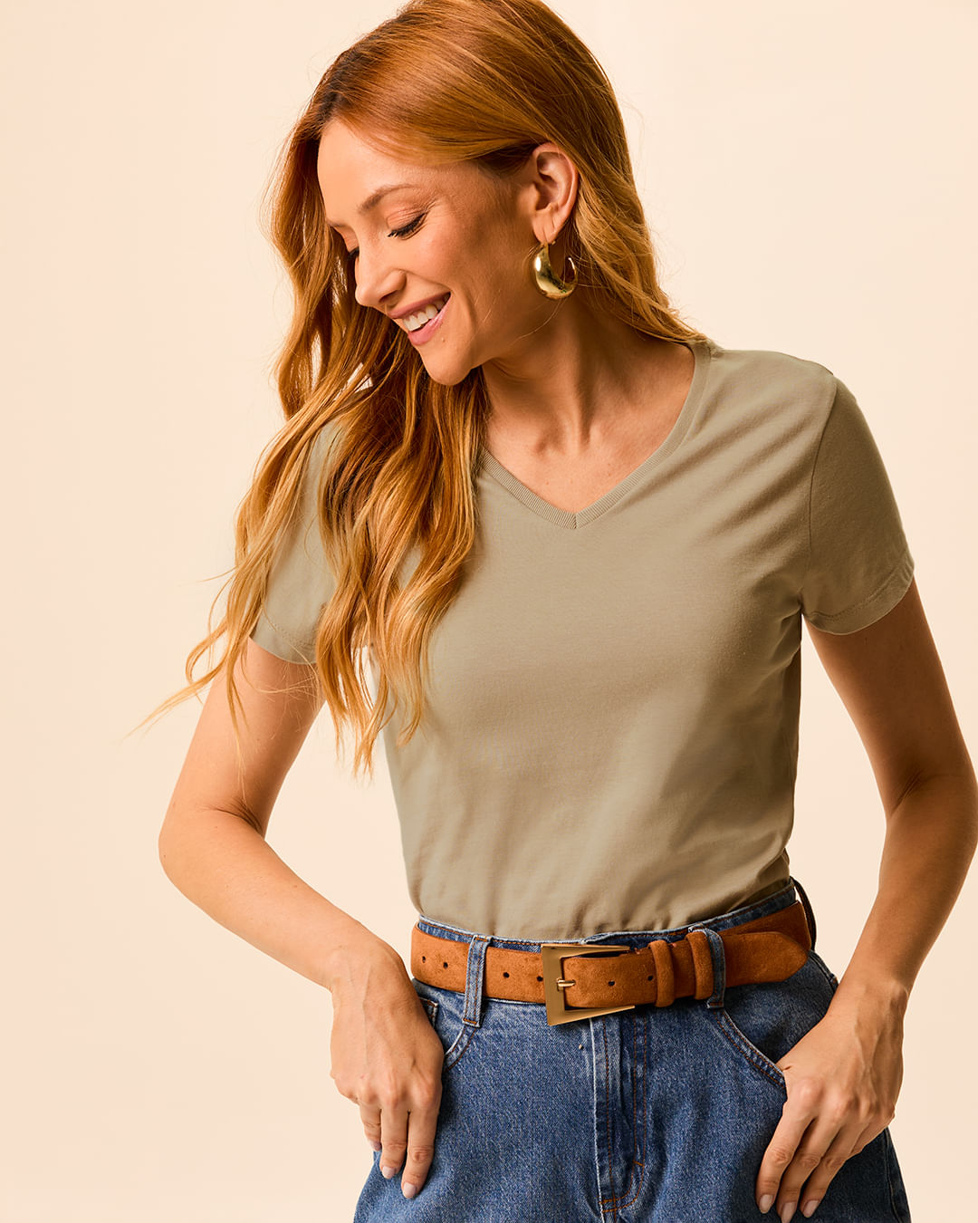 Camiseta Básica Feminina Slim Decote V Em Algodão
