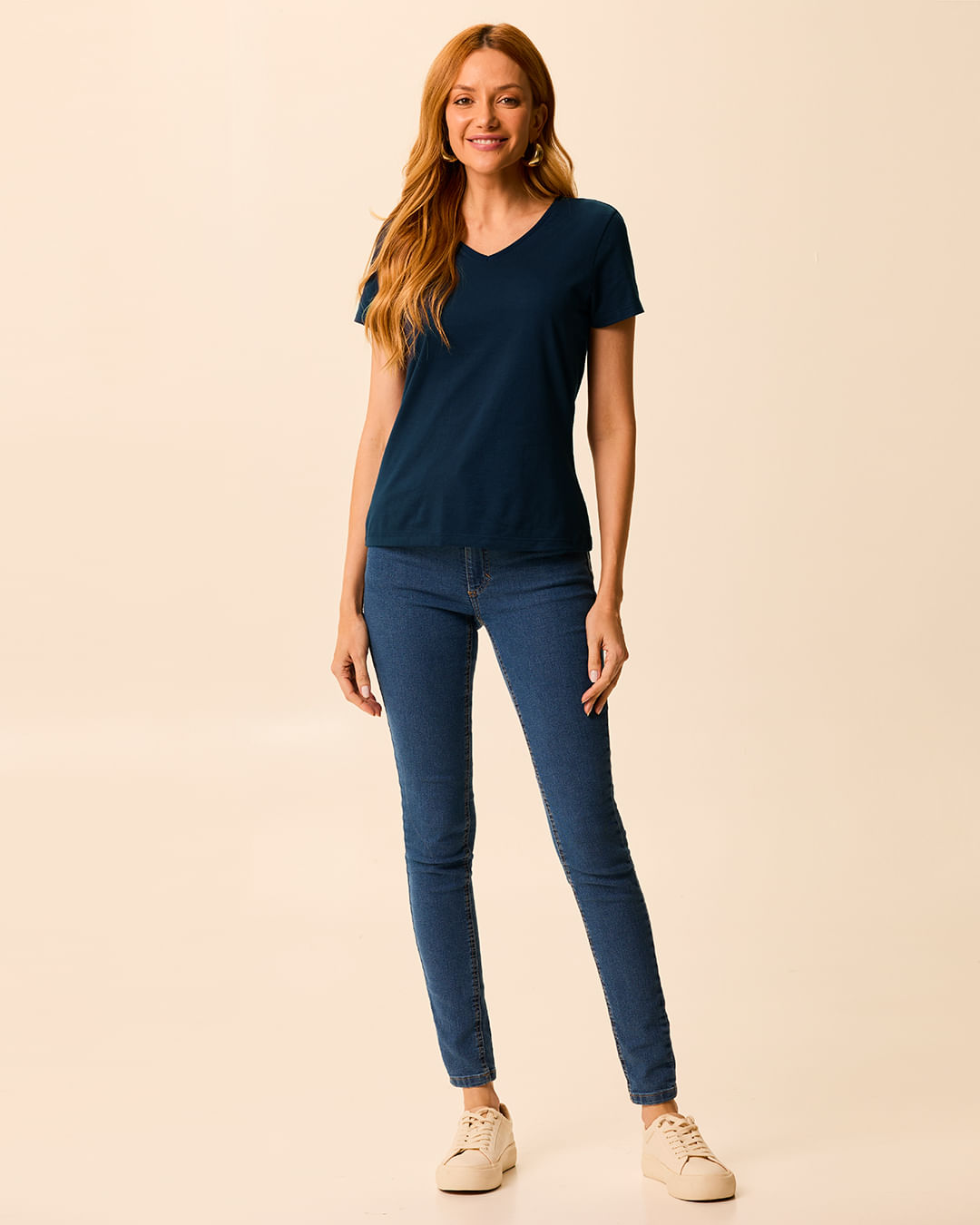 Camiseta Básica Feminina Slim Decote V Em Algodão