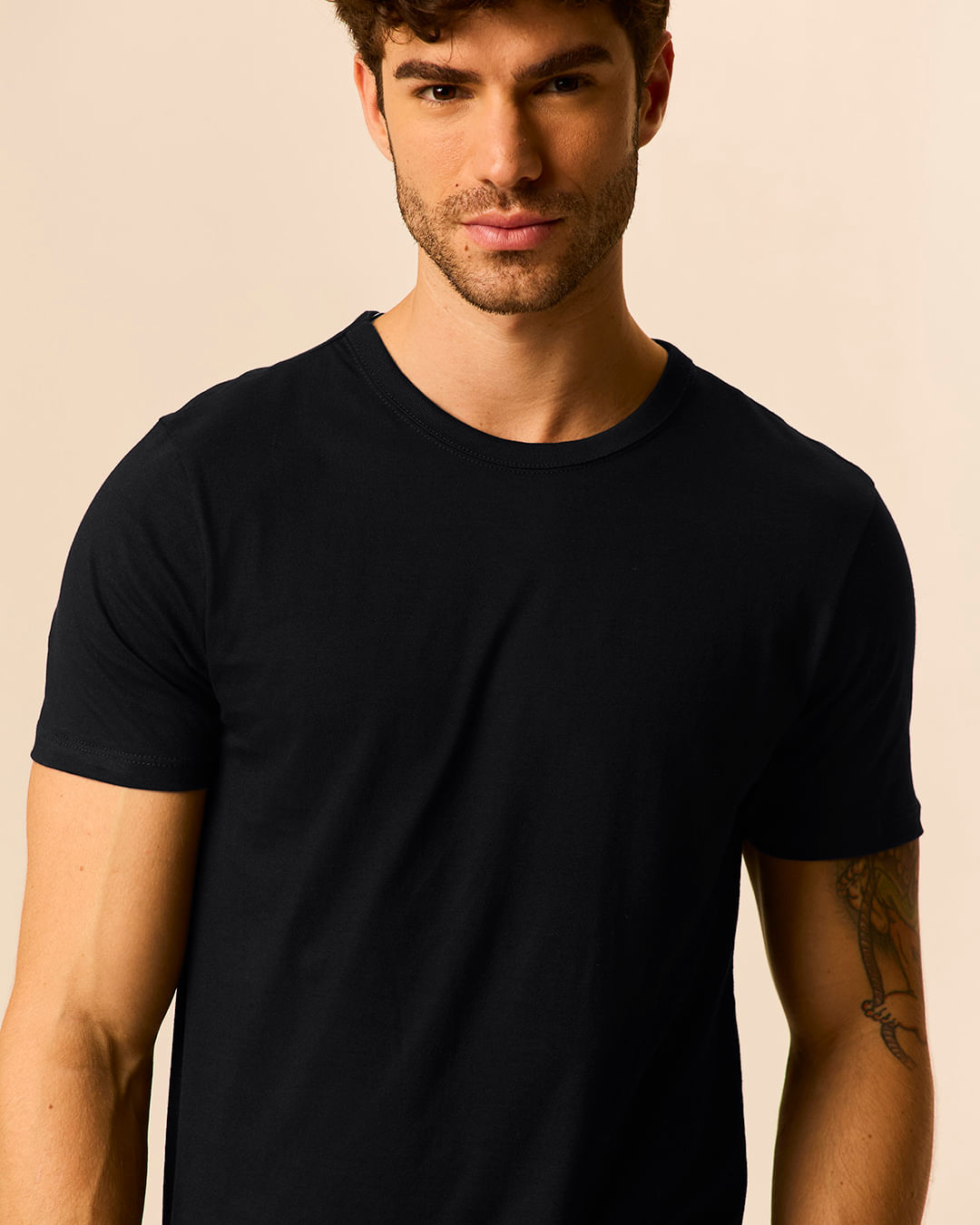 Camiseta Essencial Masculina Slim Decote Redondo Em Algodão