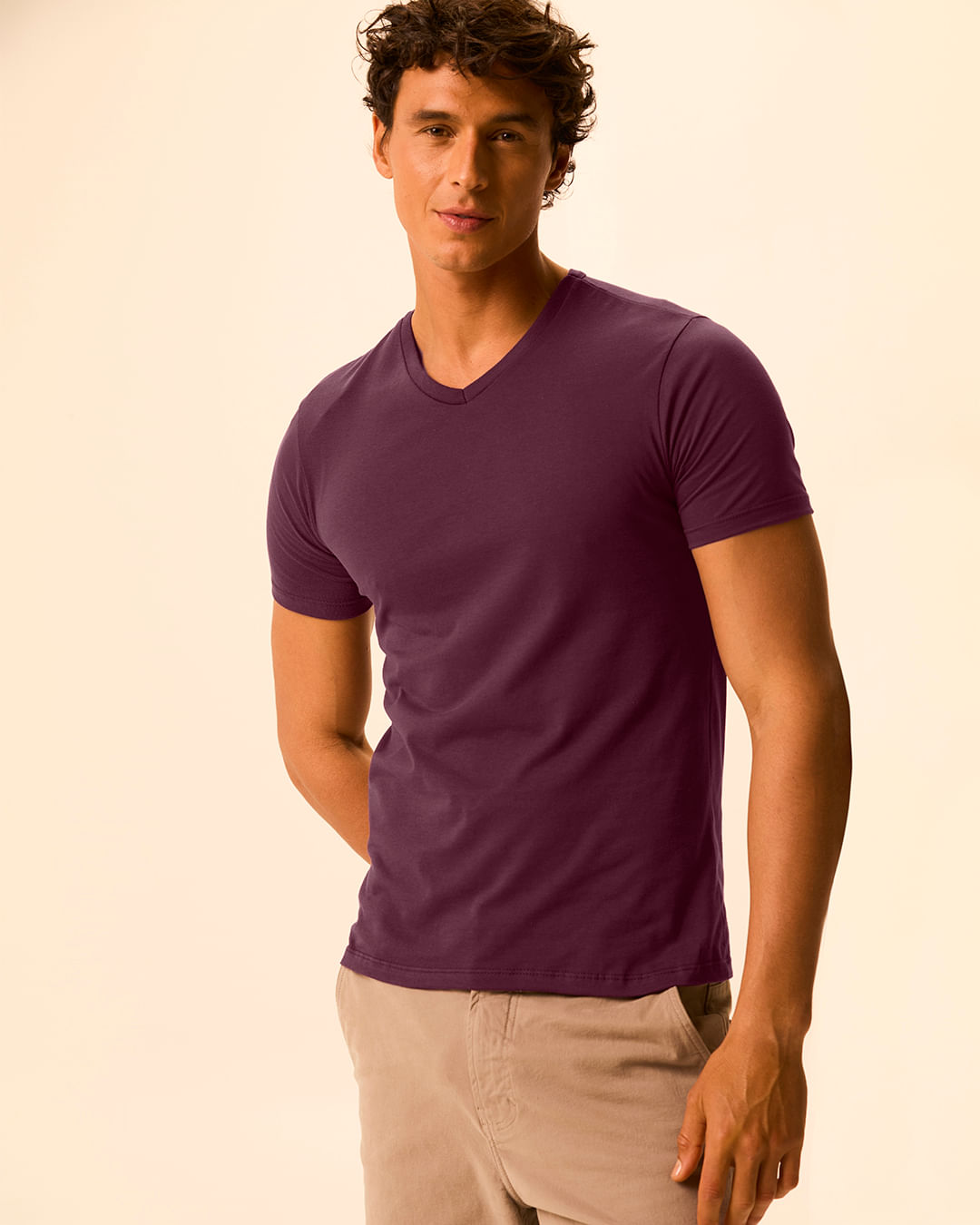 Camiseta Básica Masculina Gola V Em Algodão