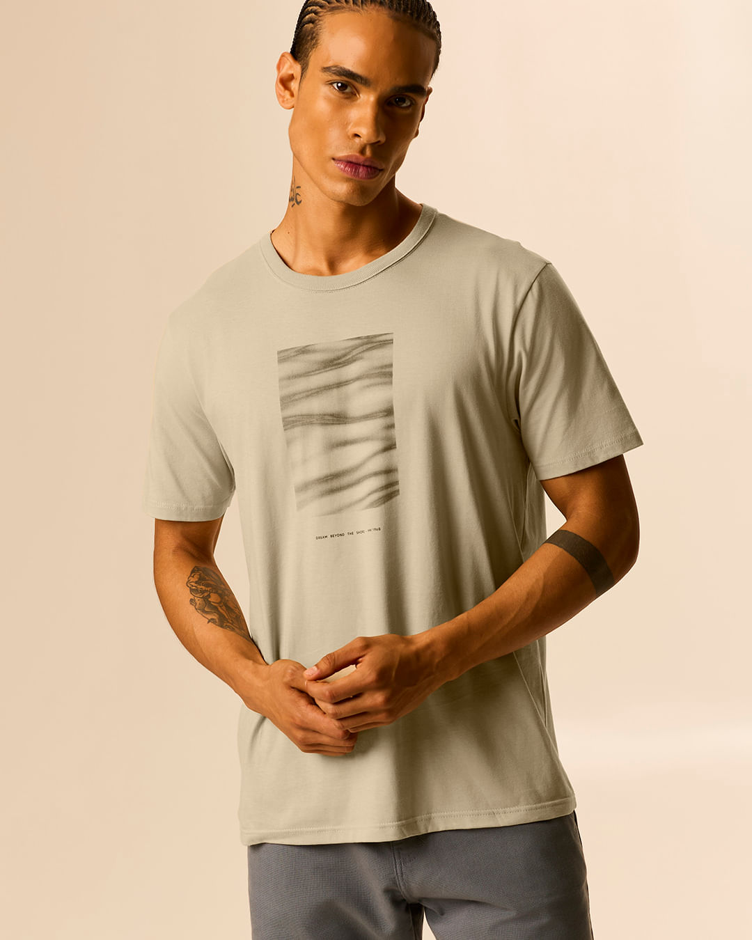 Camiseta Masculina Reta Estampa Frontal Abstrata Em Algodão - Bege - XGG