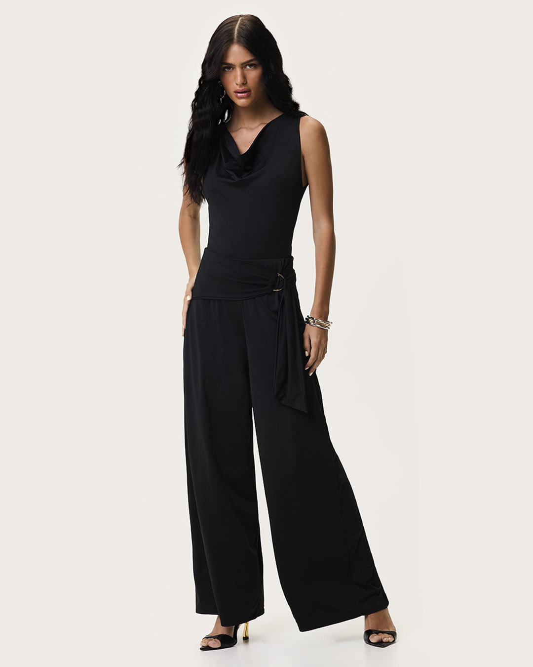 Blusa Feminina Reta Decote Degagê Sem Manga Malha Poliamida - ENFIM