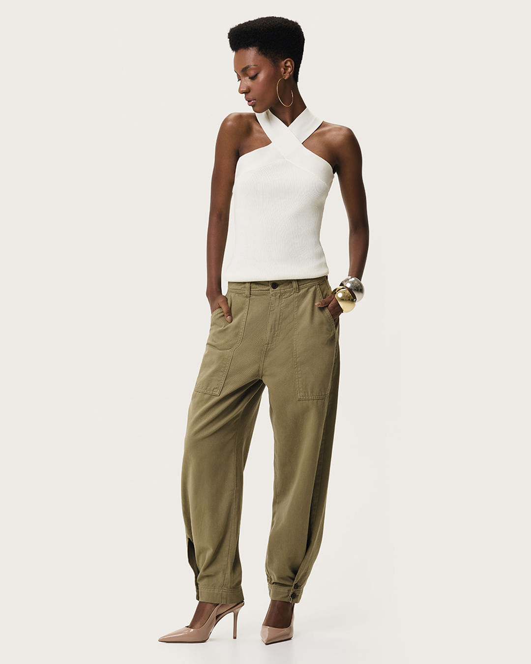 Calça Feminina Barrel Fecho Por Botões Na Barra Sarja 100% Algodão - ENFIM - Verde - 44