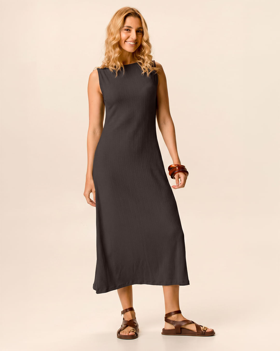 Vestido Midi Feminino Evasê Sem Manga Em Jacquard Texturizado - Marrom - M