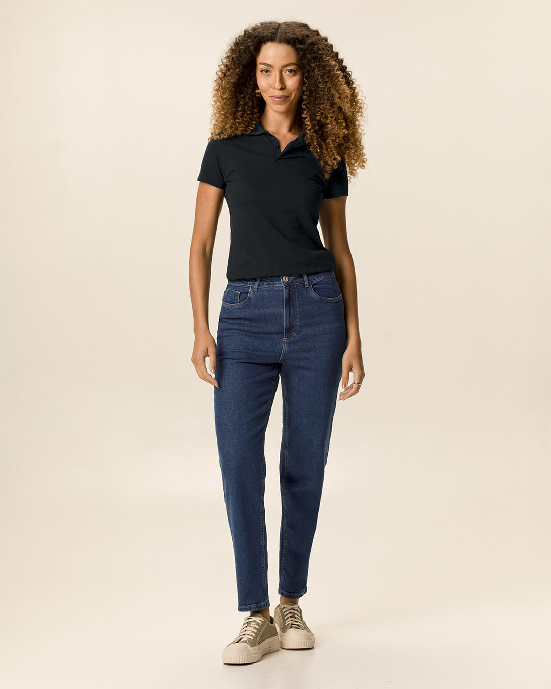 Calça Feminina Mom Bolso Funcional Em Jeans Com Elastano - Azul - 34