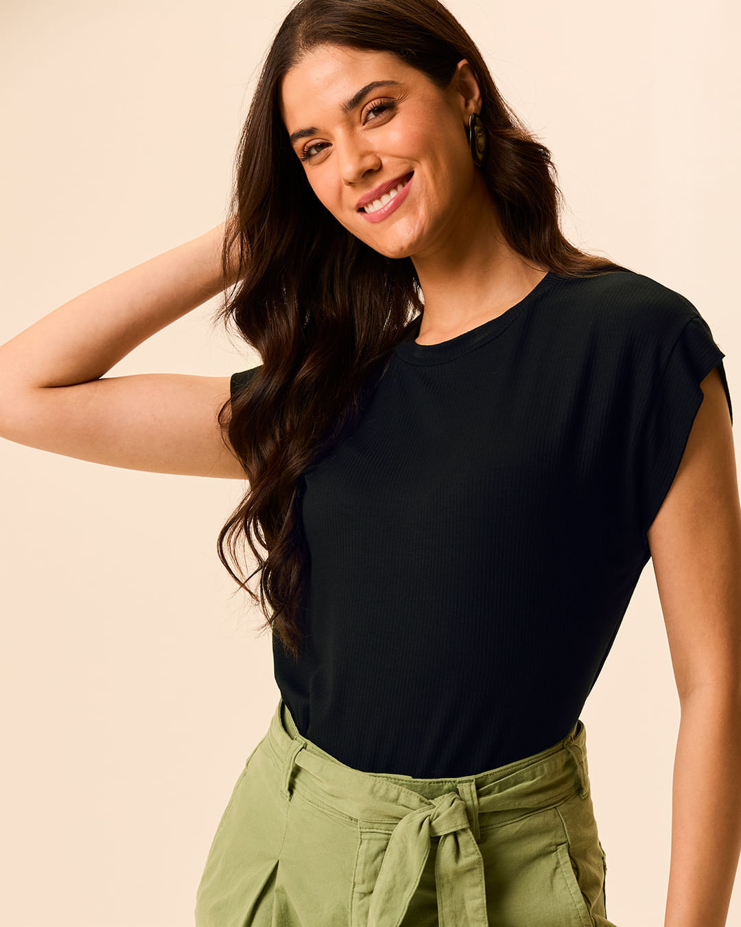 Blusa Ampla Feminina Decote Redondo Manga Curta Em Malha Viscose Canelada - Preto - G