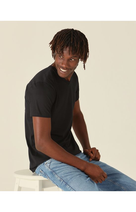 Camiseta Básica Masculina Gola V Em Malha Com Proteção UV50+