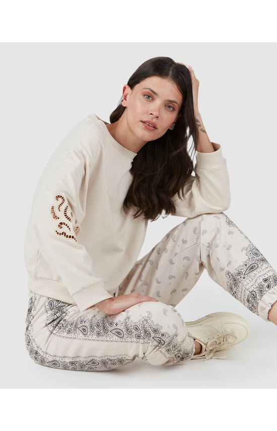 Blusão Feminino Manga Bordada Em Moletom Stretch Flanelado
