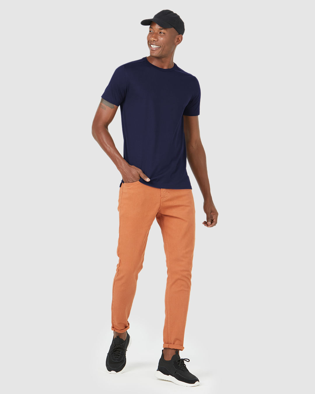 Camiseta Básica Masculina Abertura Lateral Em Algodão Pima - Imagem 17